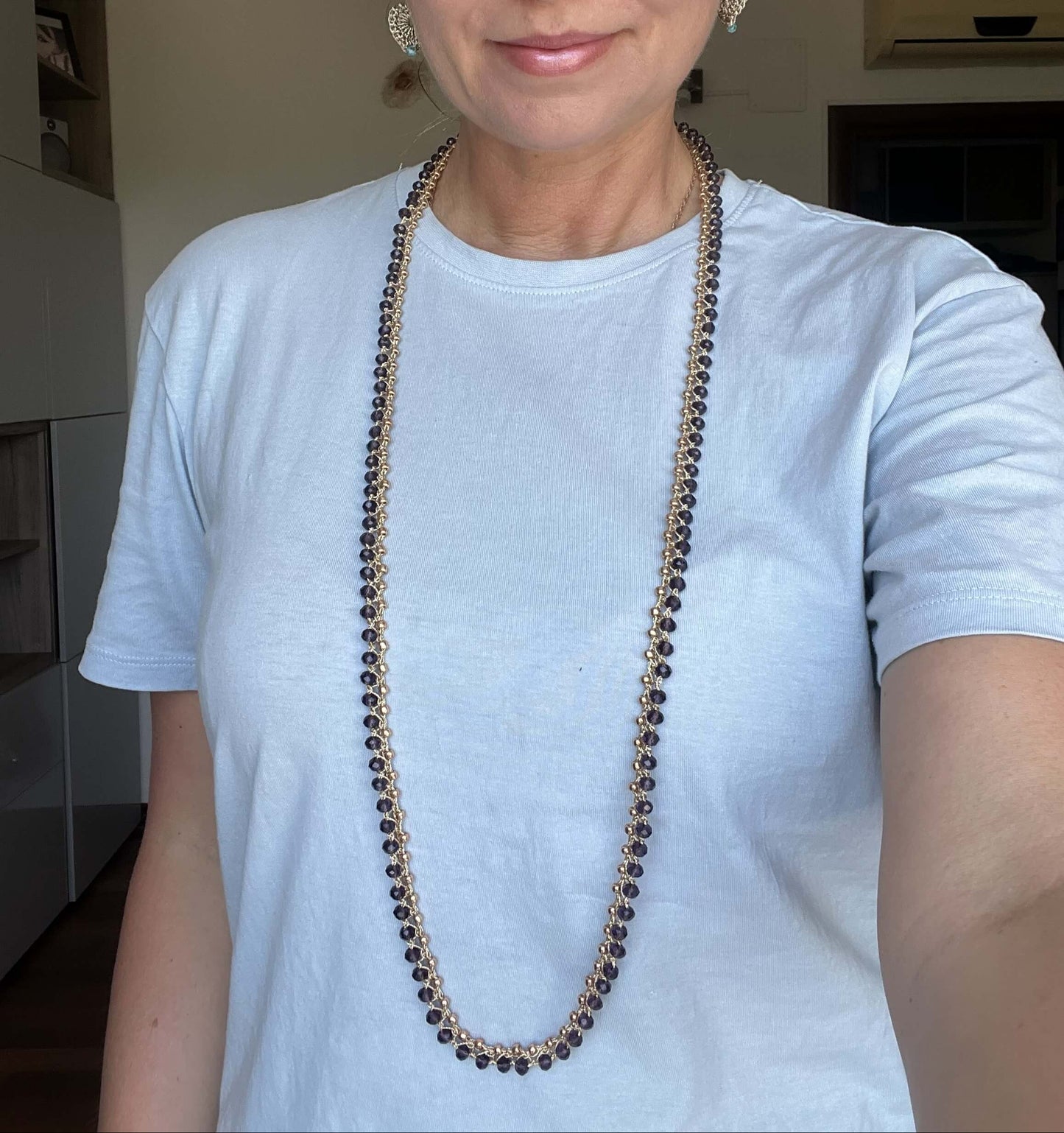 Collana donna lunga Gemini stile minimal chic, leggera e versatile. Perfetta per layering e look moderni quotidiani.