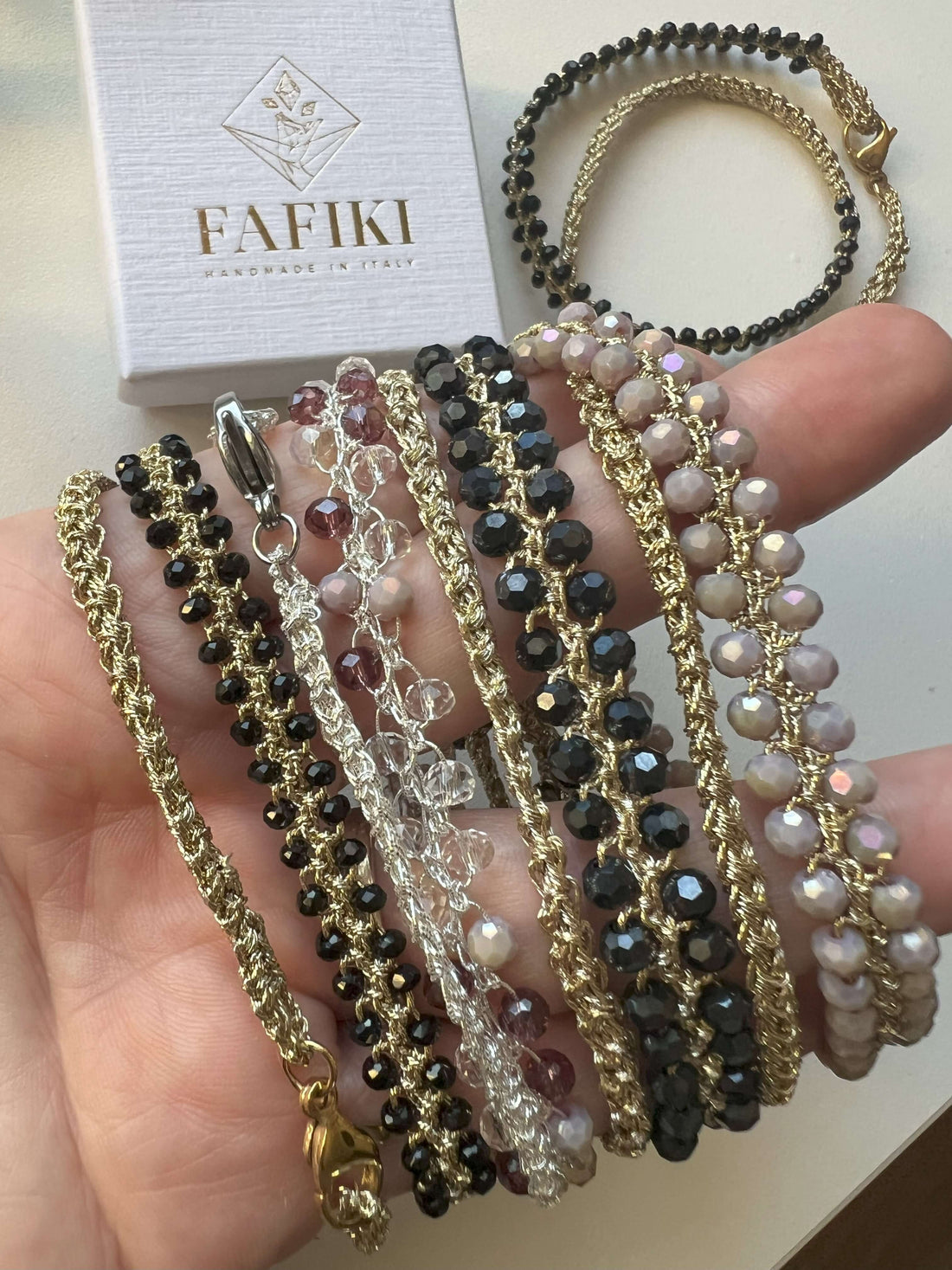 l bracciale che sembra doppio ma è uno: DUO artigianale, comodo e di carattere. Eleganza discreta per chi ama il fatto a mano. Scegli il tuo colore.