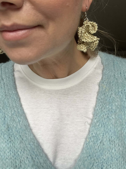 Lightweight gold-look earrings, hypoallergenic & handmade – perfect statement jewelry for women who love boho style.