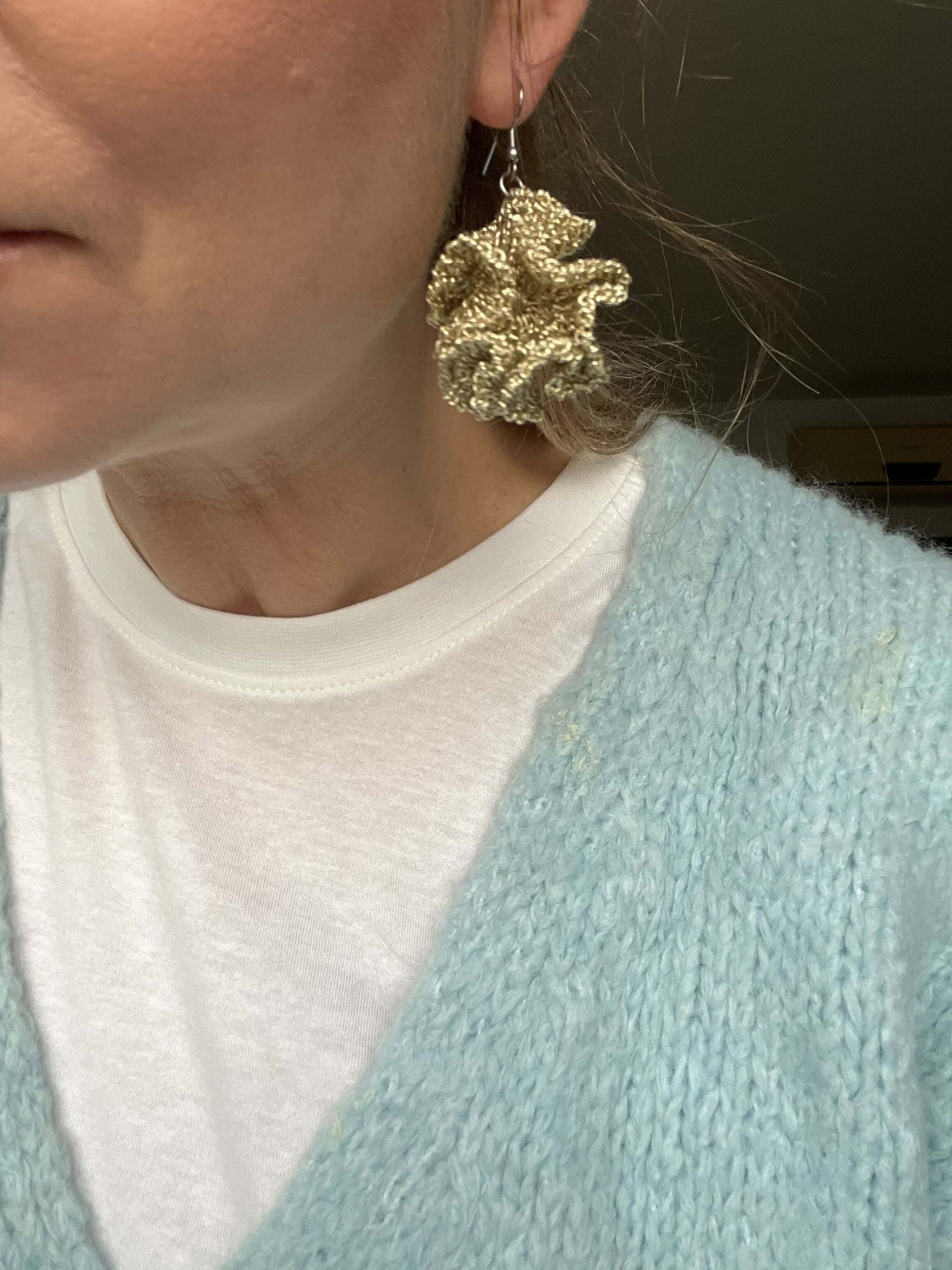 Gold-look boho earrings, lightweight & artisan-crafted – stylish, comfortable, and ideal for all-day wear.