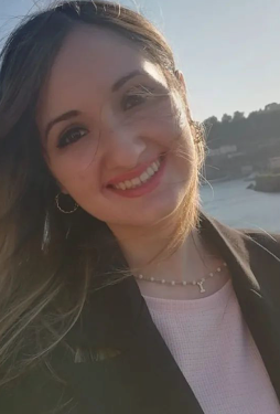 Personalisierte Halskette mit gehäkelten Juwelen und Perlen