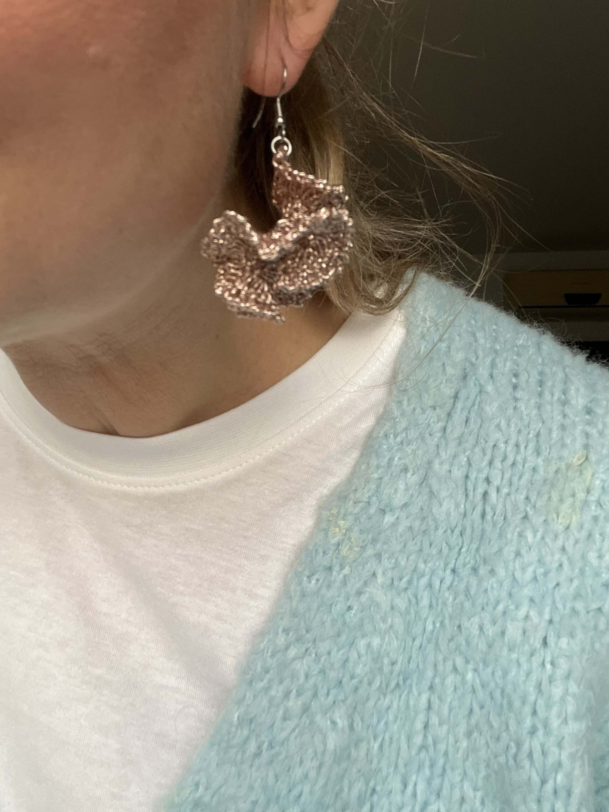 Statement artisan earrings, hypoallergenic & feather-light – elevate your outfit without heavy discomfort.