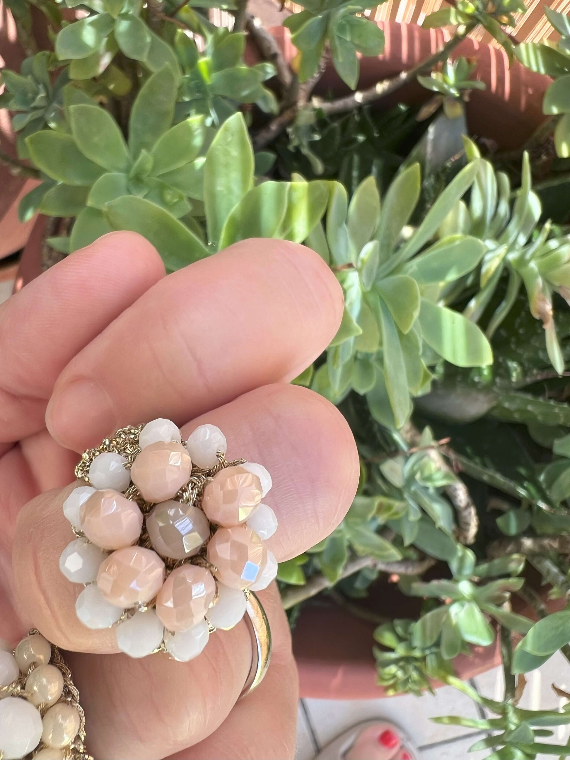  Anello elastico color biscotto con cristalli bianchi