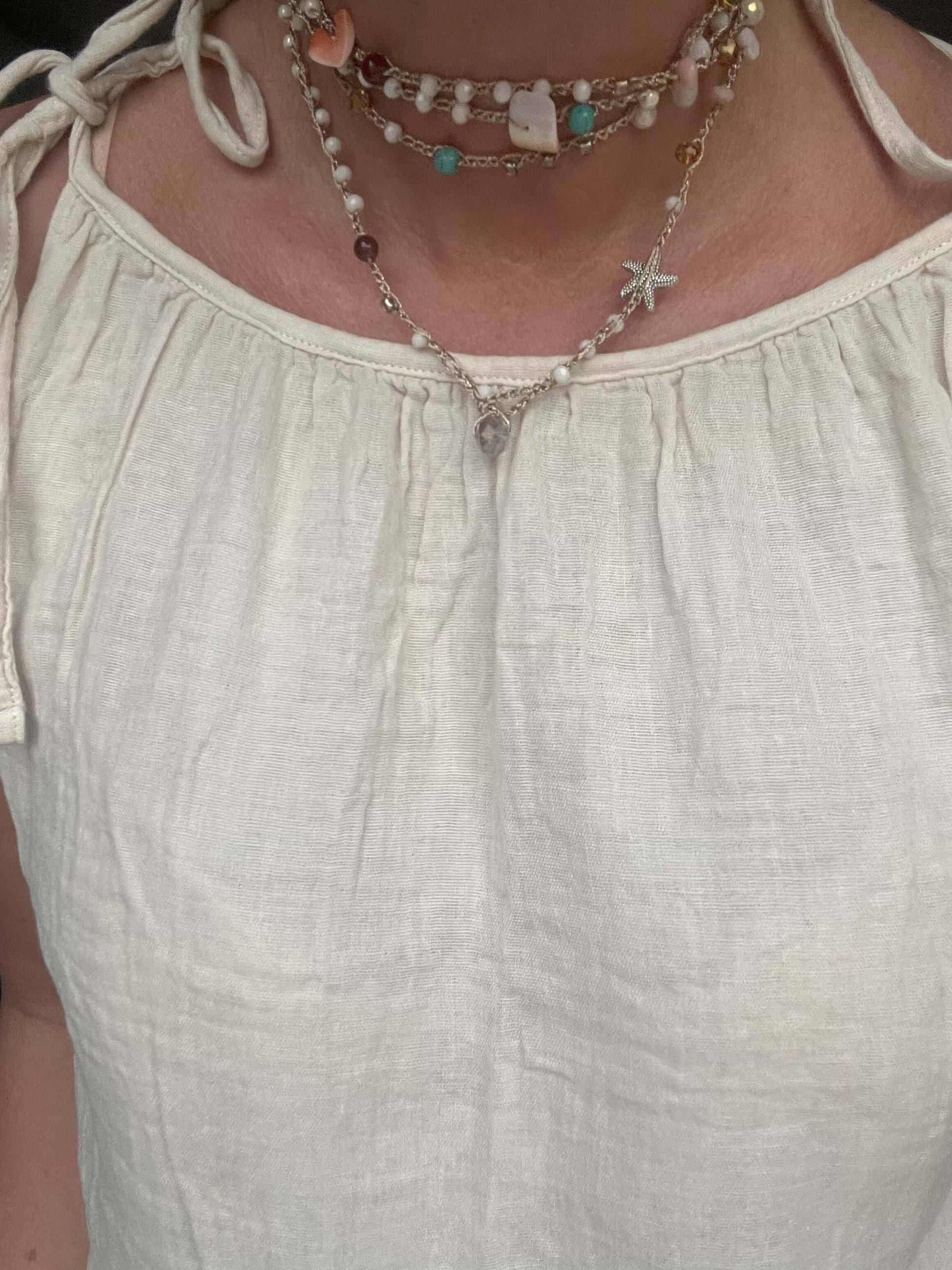 Scopri Boheme Blossom: collana floreale boho chic. Versatile, romantica e perfetta anche come bracciale wrap bohémien.