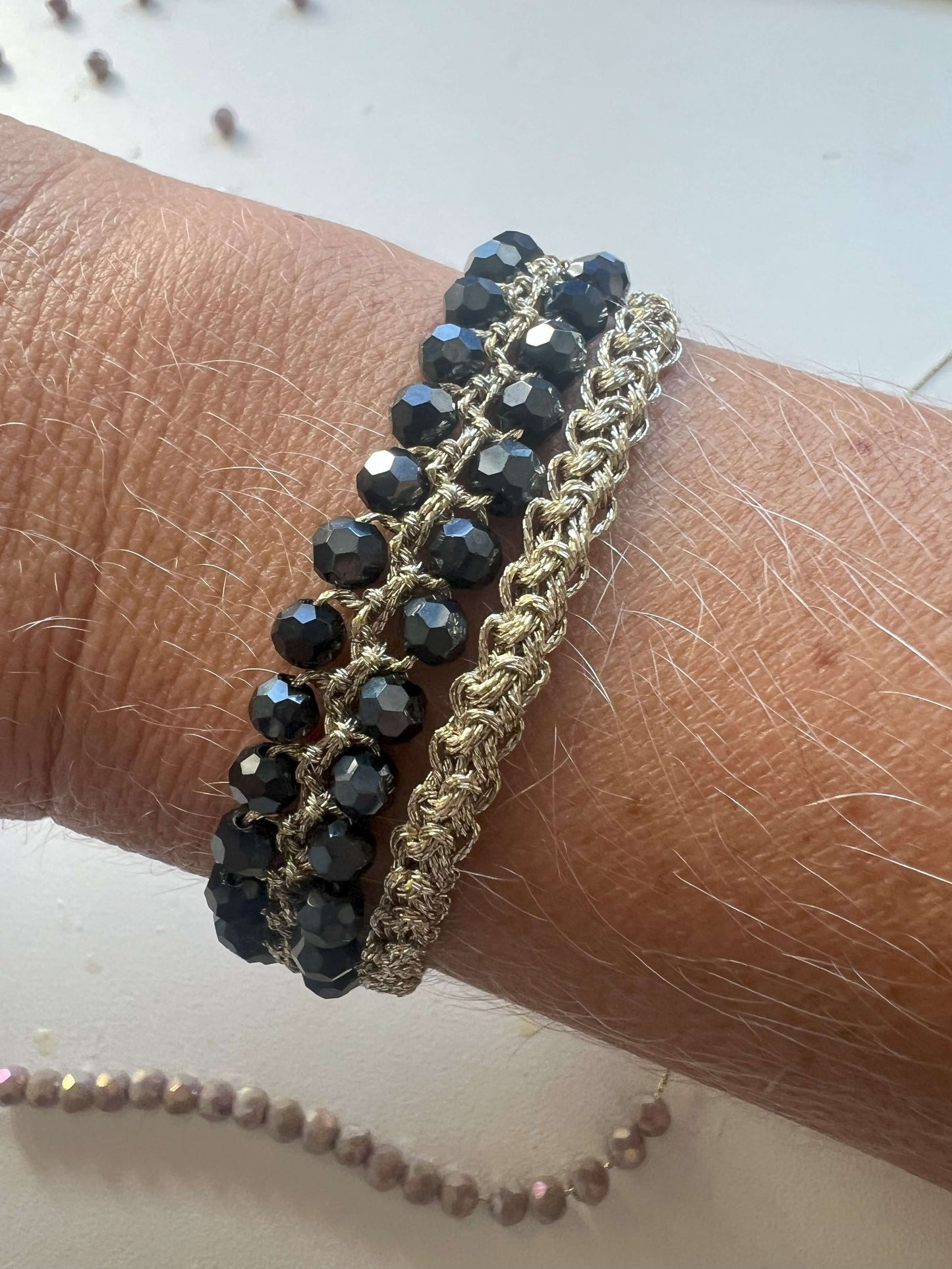 Bracciale con cristalli piombo: raffinato e fatto a mano, porta eleganza e stile unico in ogni momento. Perfetto da indossare ogni giorno.