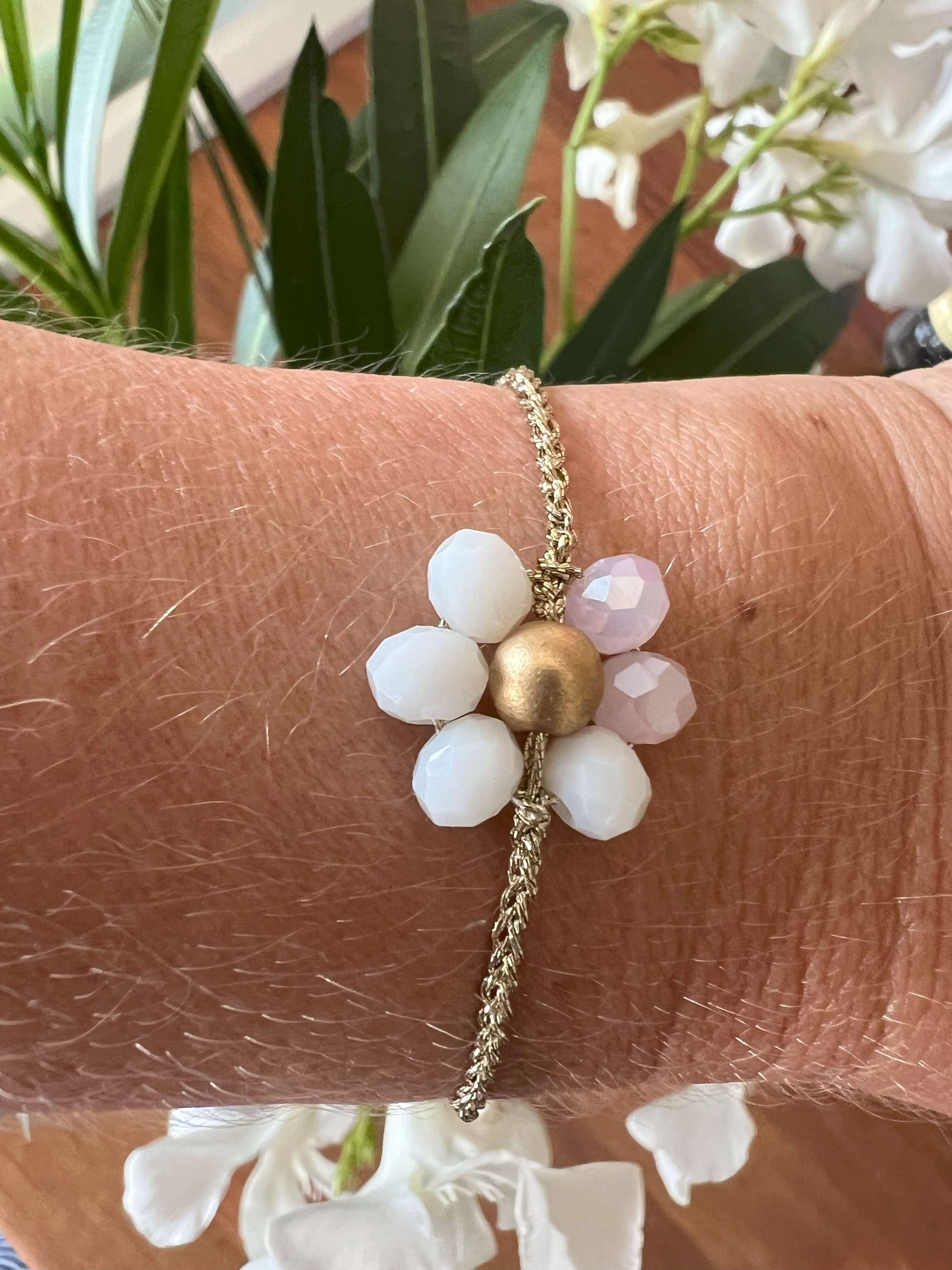 bracciale con fiore portaortuna regolabile