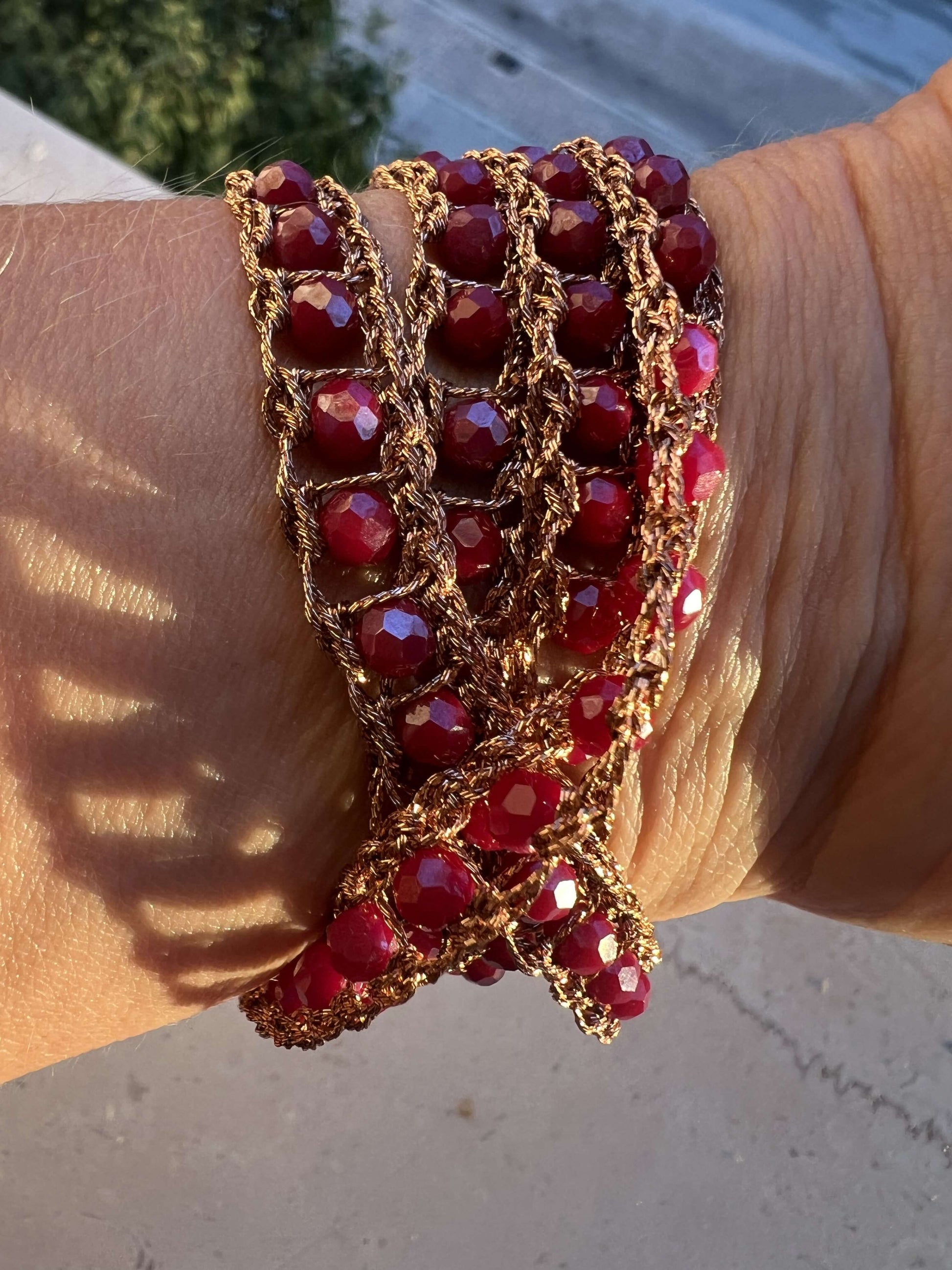 Bracciale boho wrap artigianale in rame e melograno. Senza metallo, analergico, caldo e luminoso come te.