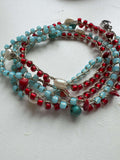 Collana mare lunga multifilo perline rosse blu perle naturali. Gioiello boho chic handmade. Bracciale avvolgente trendy accessorio estivo donna