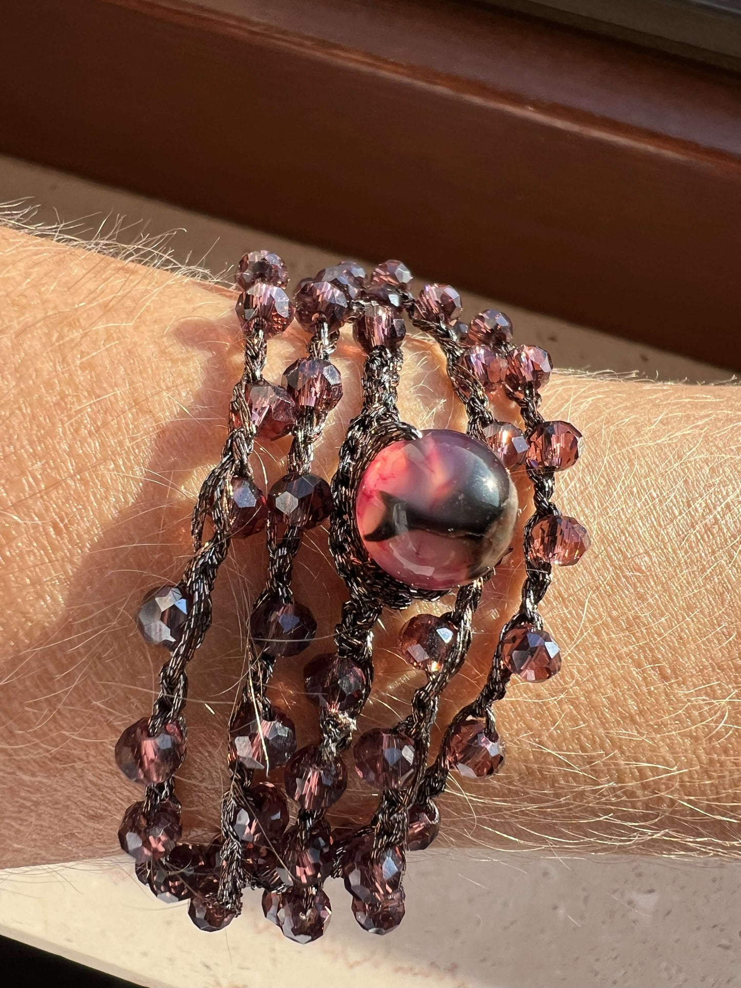 Collana lunga in cristallo fatta a mano, senza metalli. Versatile e luminosa, perfetta come collana o bracciale artigianale