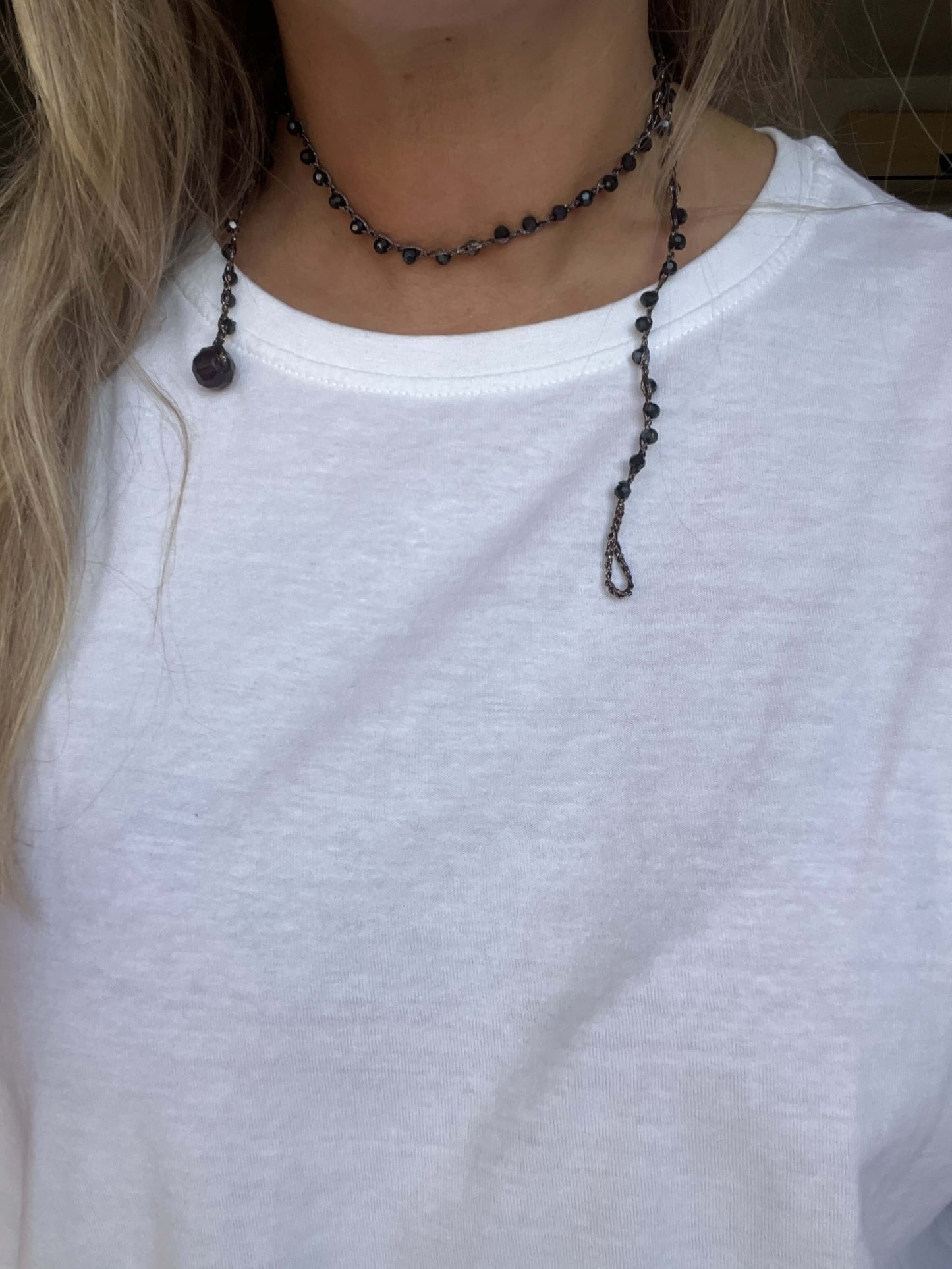 Gioiello artigianale con cristalli luminosi, anallergico e raffinato. Una collana che si trasforma in bracciale wrap.