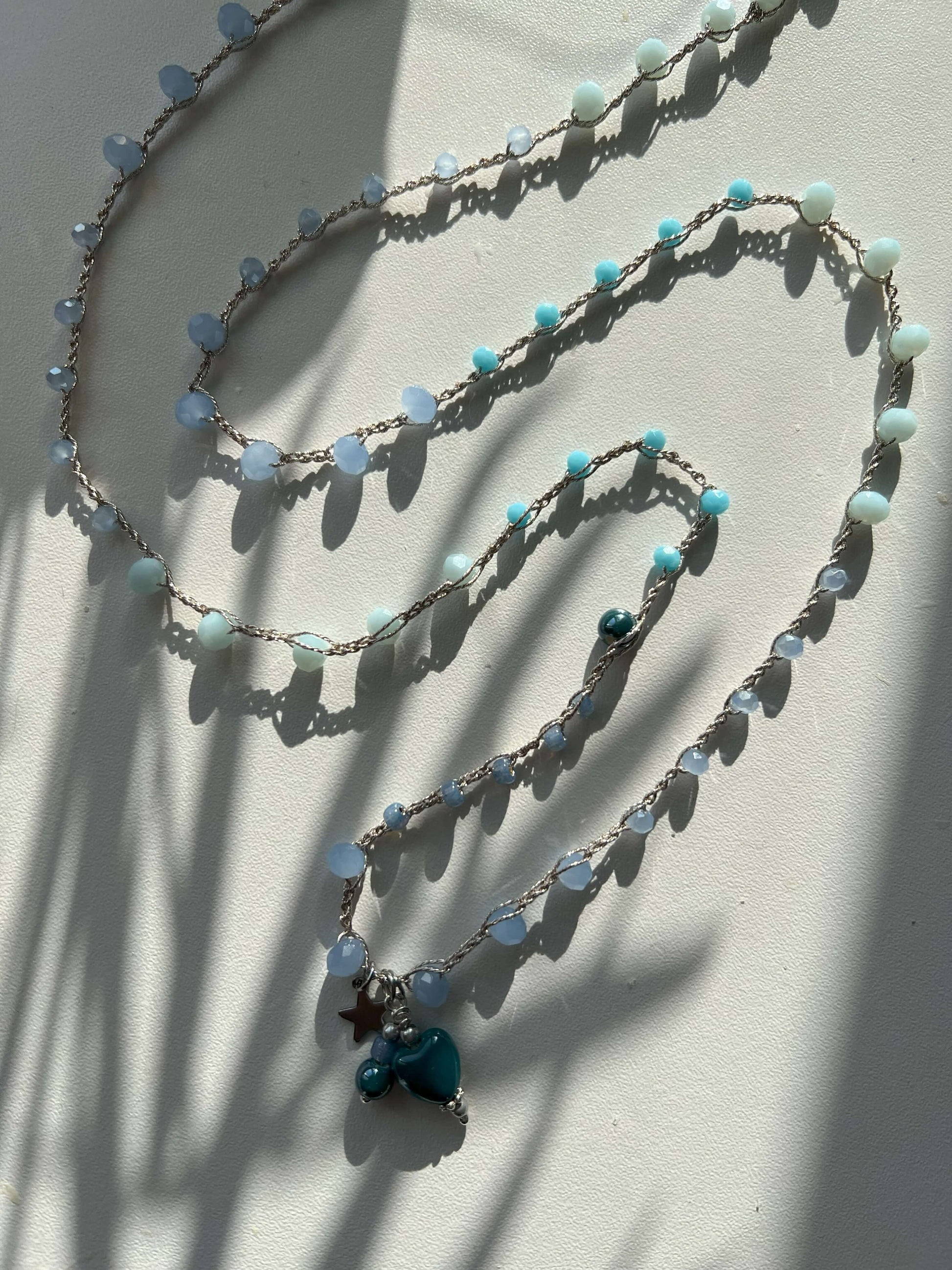 Collanaconvertibile Cuore di Laguna con cristalli celesti e charm in ceramica anallergico