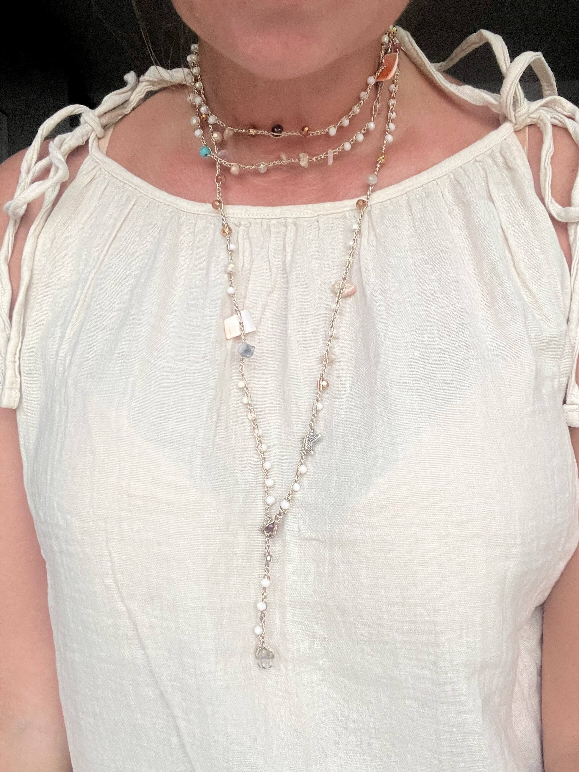 Collana bohémien lunga con dettagli floreali fatti a mano. Multigiro o bracciale wrap, illumina ogni outfit con stile boho chic.