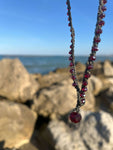Collana vino rosso 🍷💜: simbolo di forza ed eleganza, un gioiello che unisce passione, radici profonde e fascino naturale