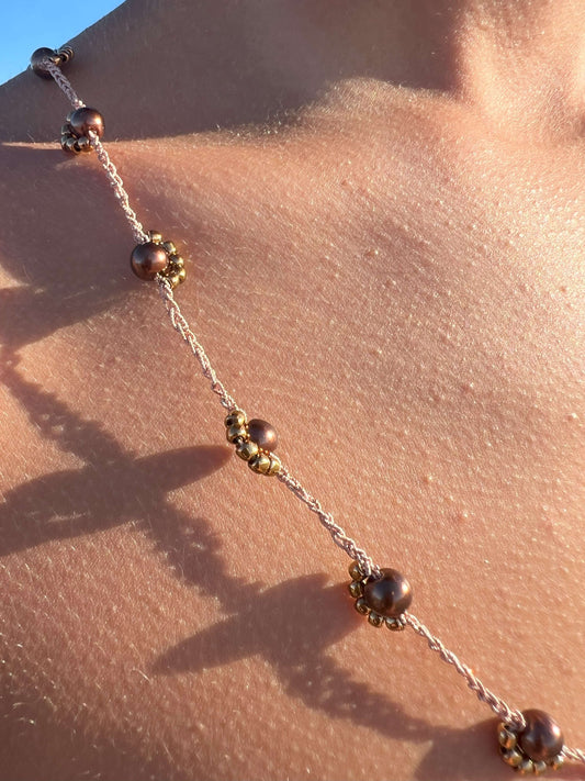 Collana Bruma di Quercia 🌿: design minimal chic con perline e cristalli, perfetta per uno stile boho naturale e raffinato