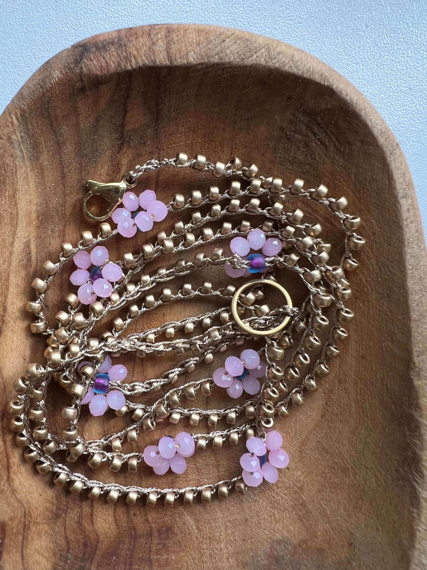 Perfetta per il sole, perfetta per te ☀️ Summer Flower illumina ogni look estivo.