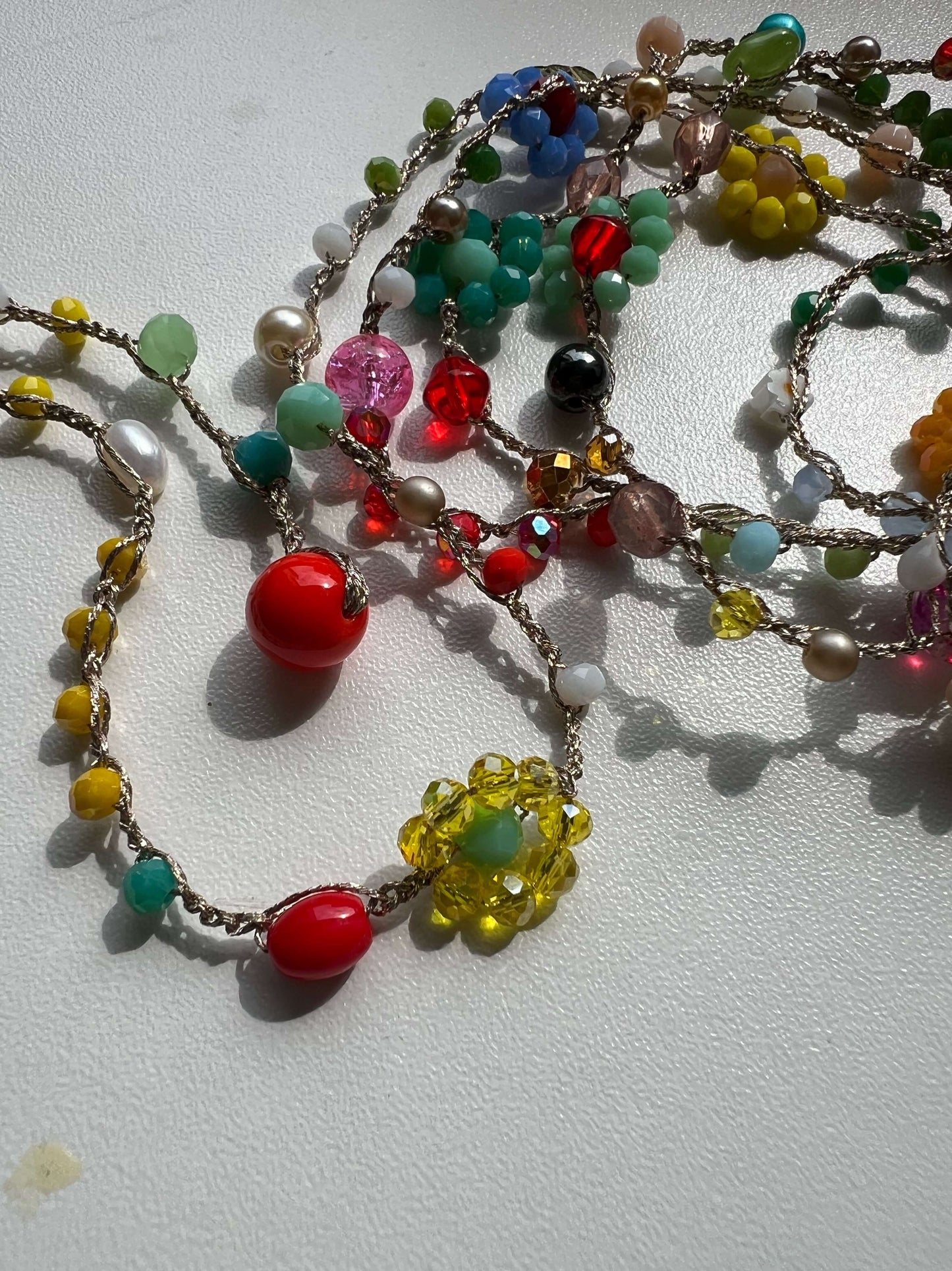 Collana boho chic con fiori intrecciati, accessorio donna versatile