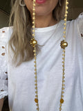 Collana lunga senza chiusura color miele e senape, stile boho chic naturale, gioiello artigianale italiano eco friendly.