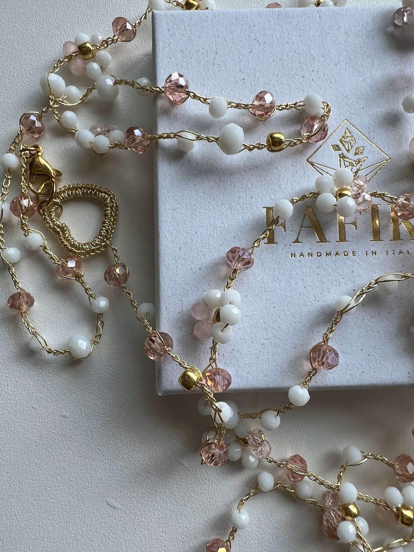 Gioiello romantico Peonia fatto uncinetto cristalli perline giapponesi. Collana cerimonia matrimonio floreale. Bracciale bohemien trasformabile