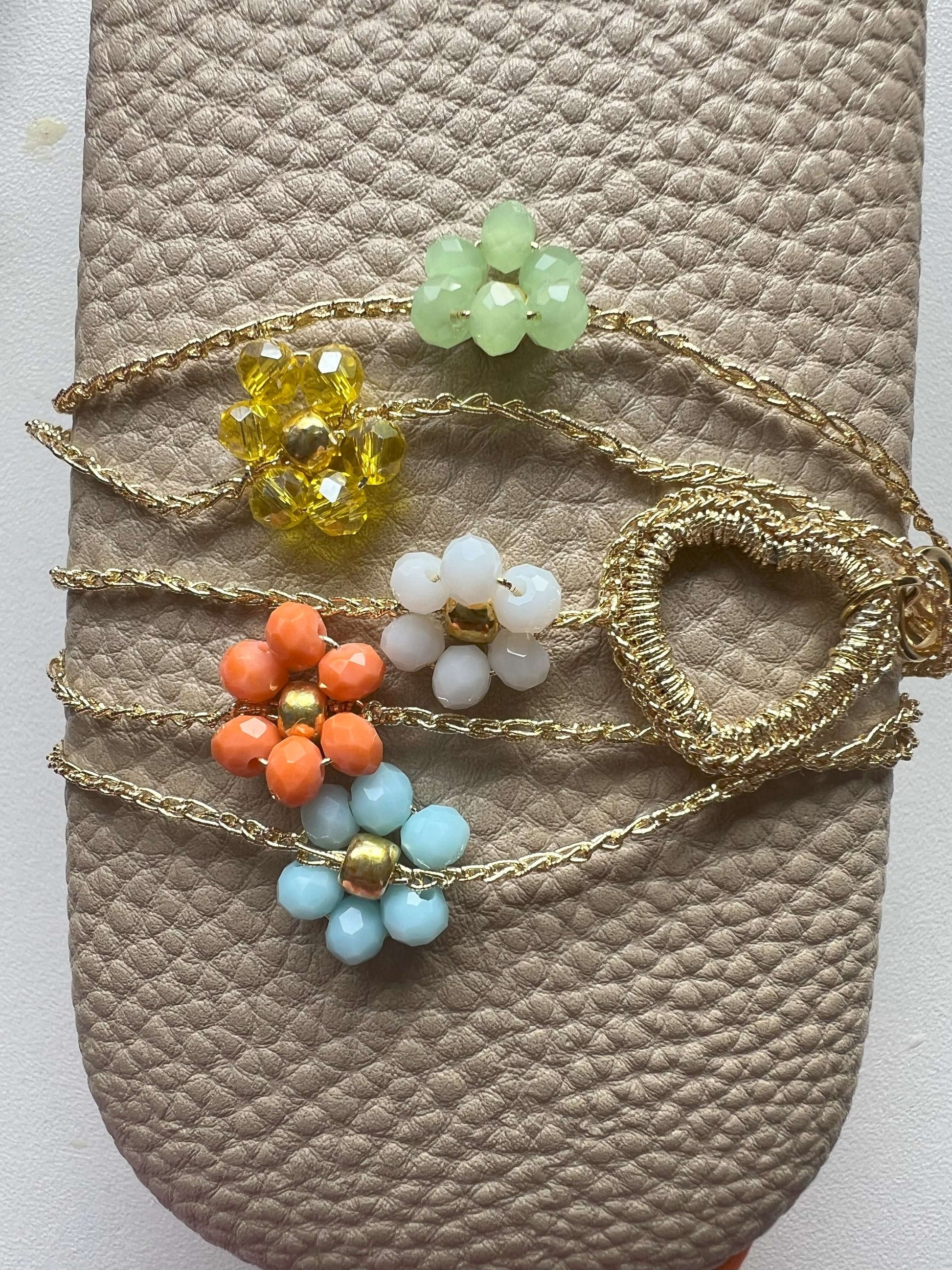 collana floreale uncinetto