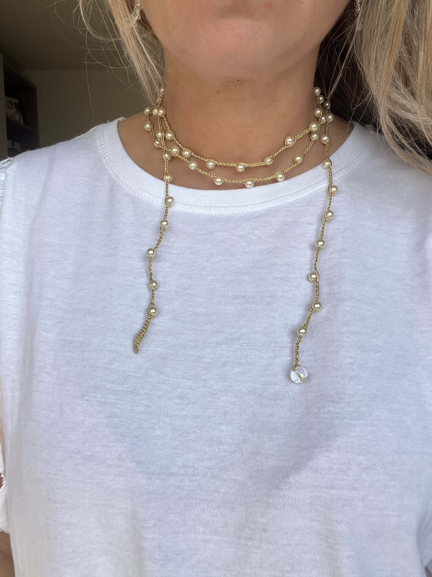 Indossa la collana che parla di te: delicata, luminosa, creata a mano per accompagnare ogni tuo momento speciale.