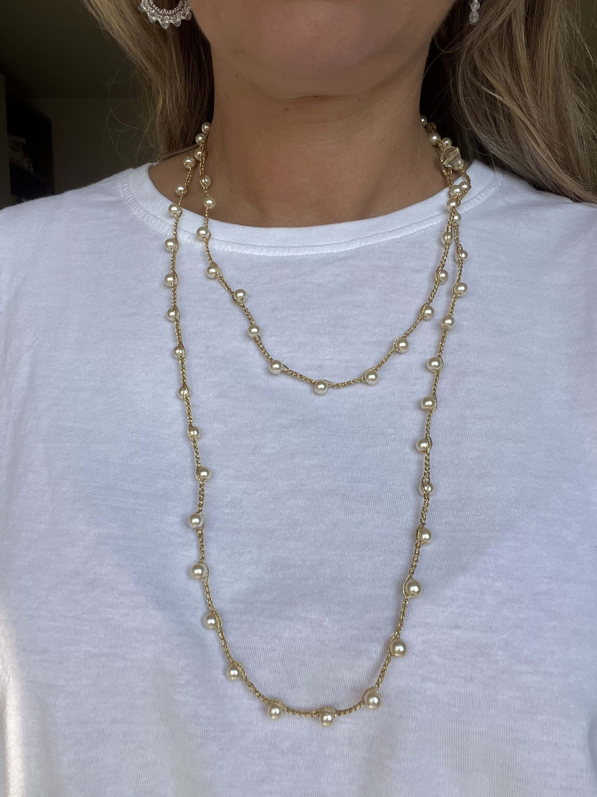 Scopri Luce Nomade, la collana boho chic che illumina ogni look con riflessi di vetro e magia artigianale. Fatta a mano, creata per te