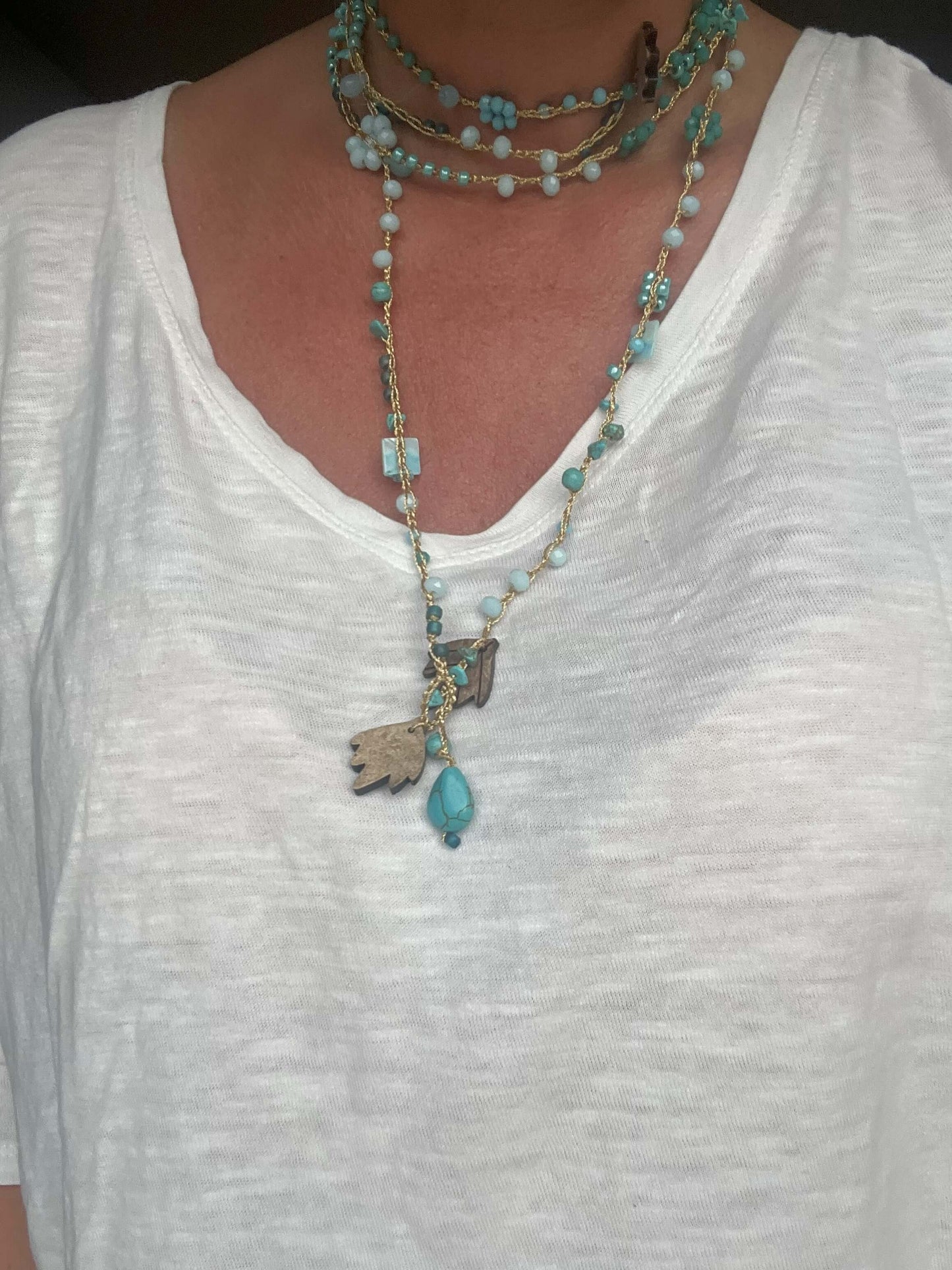 Collana lunga bohemien con fiori delicati. 180cm di eleganza e libertà in stile boho chic, indossabile in mille modi