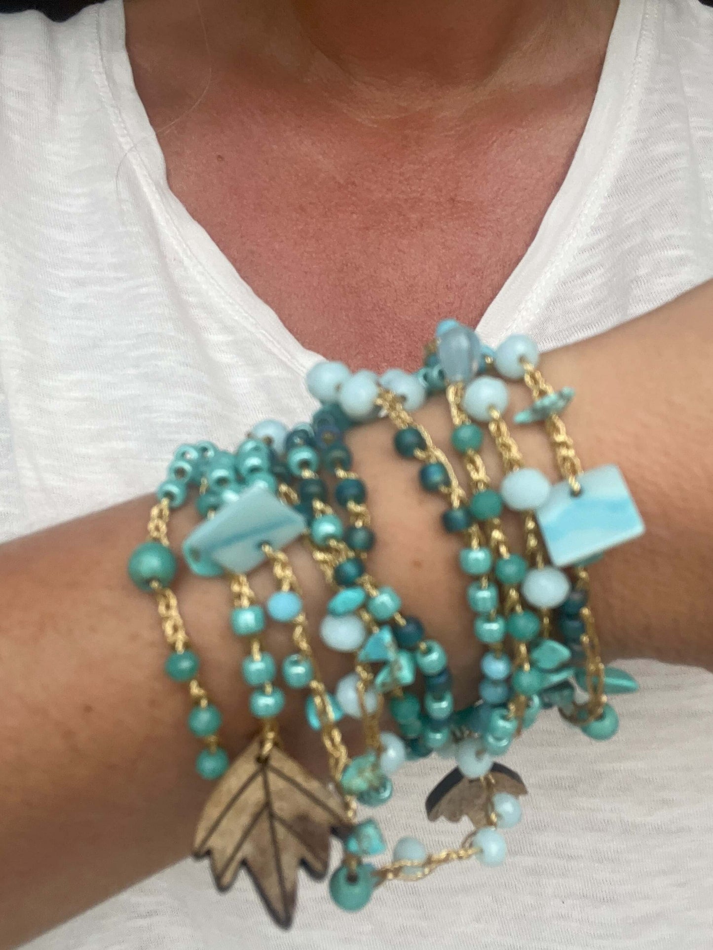 Bracciale wrap boho chic con fiori. 180cm di fascino bohémien, avvolgilo al polso per un look originale e romantico