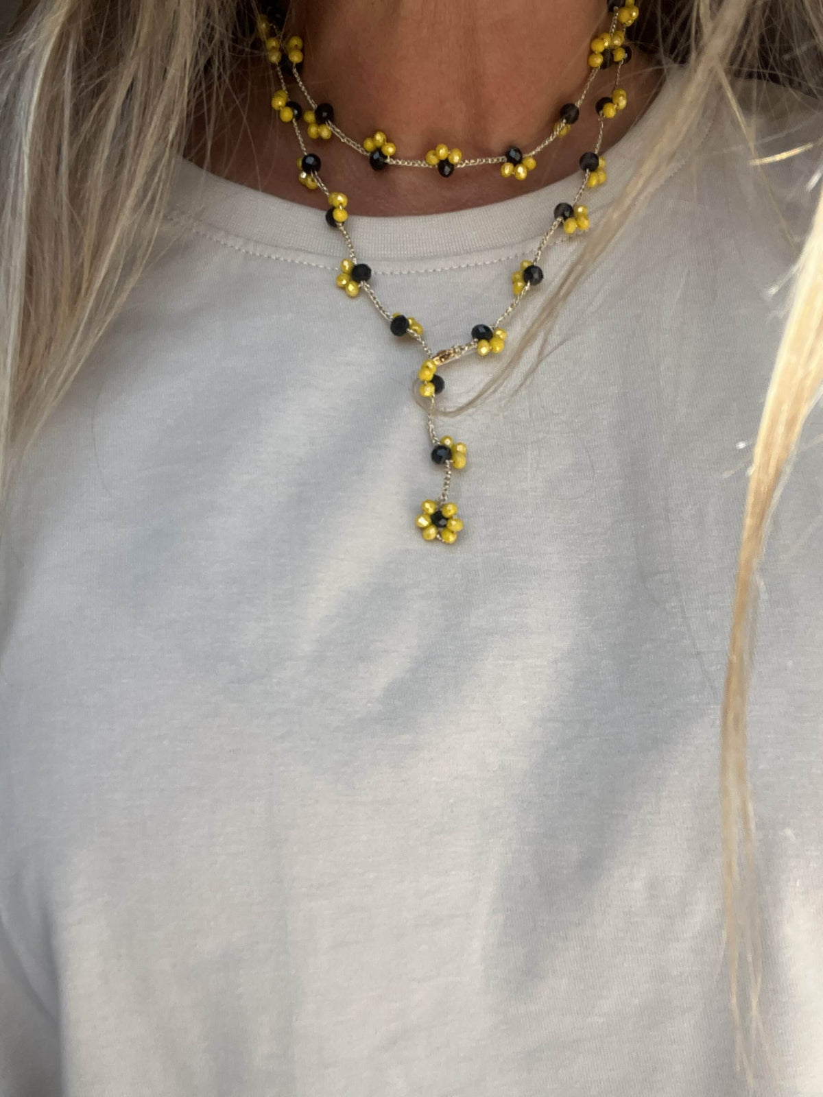 Collana gialla e nera elegante fatta a mano, perfetta a 1 o 2 giri sul collo o come bracciale.