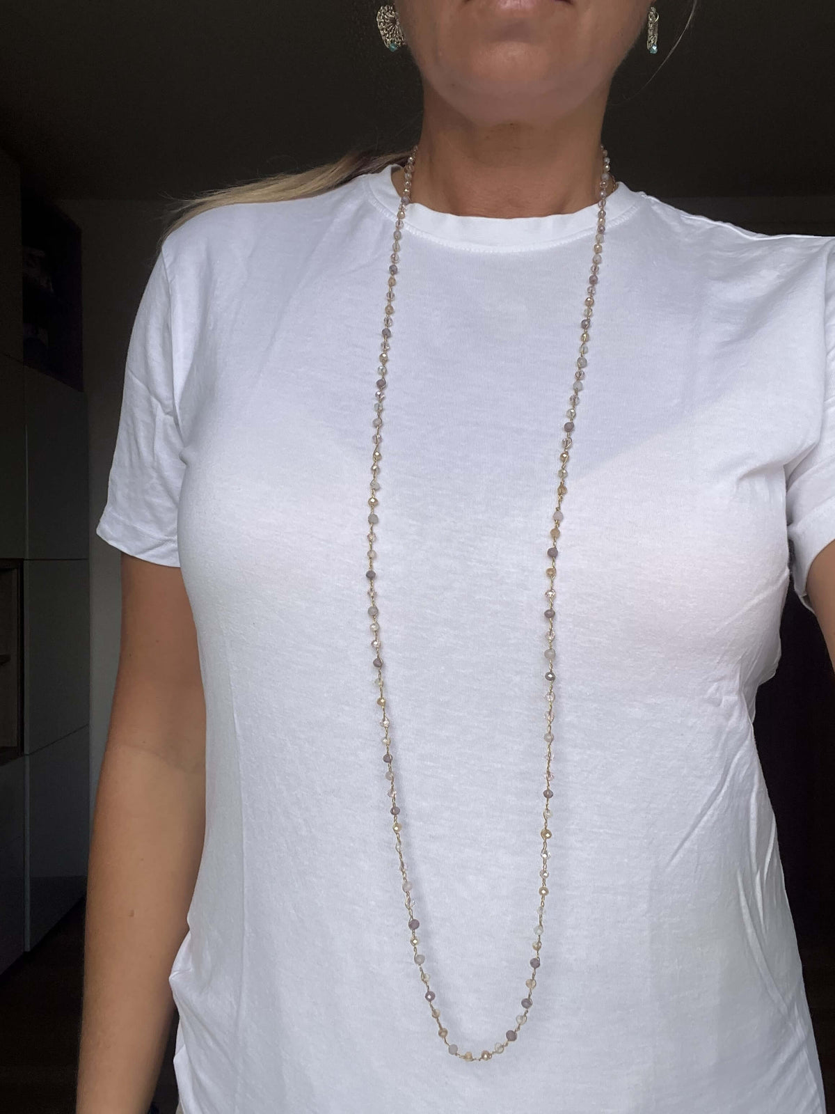 Scopri Luce, la collana fatta a mano che si trasforma in bracciale multigiro. Elegante e comodissima.