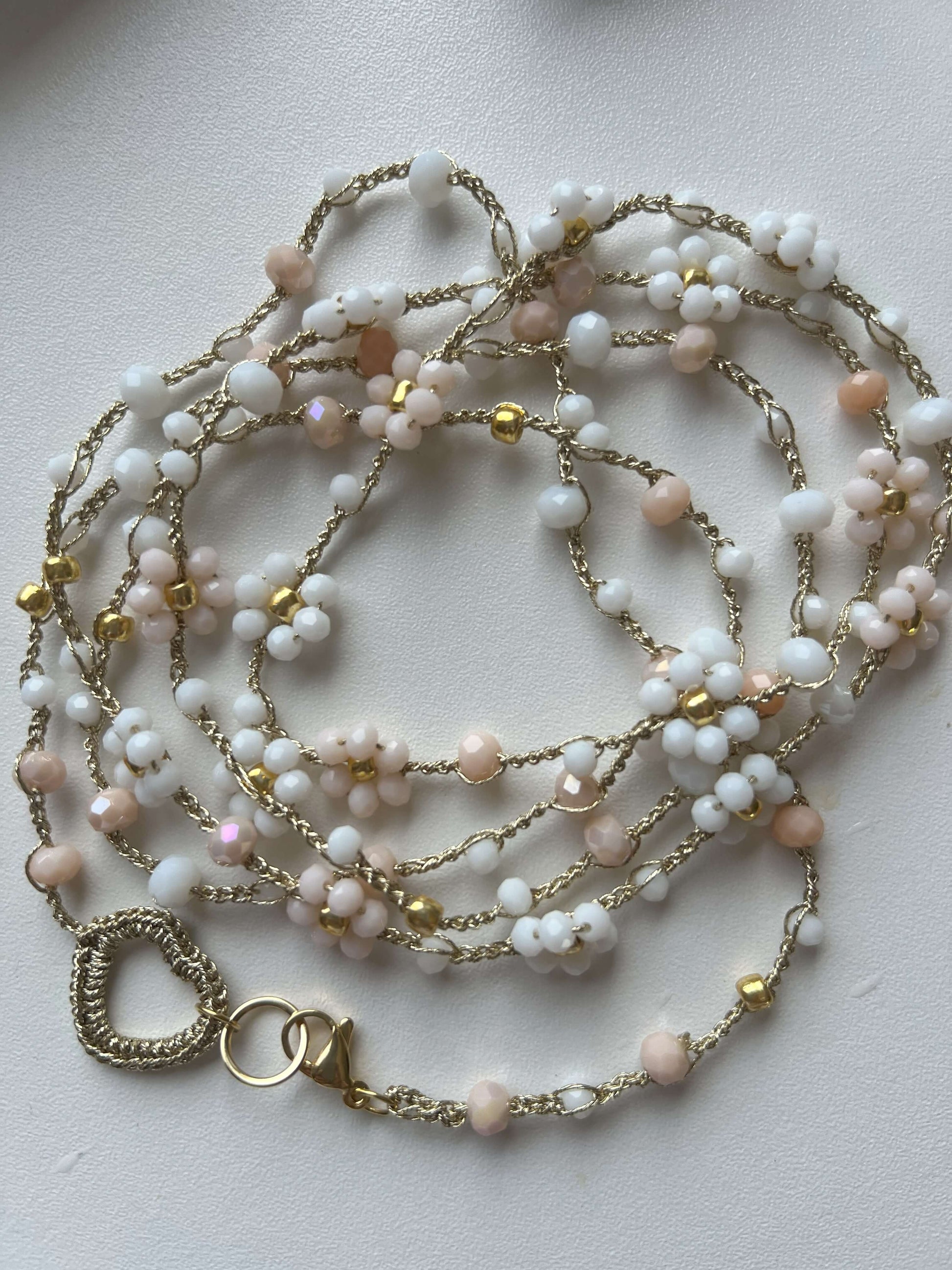 Gioiello artigianale italiano in stile boho-chic. Collana lunga o bracciale a più giri con perline Toho e chiusura a cuore