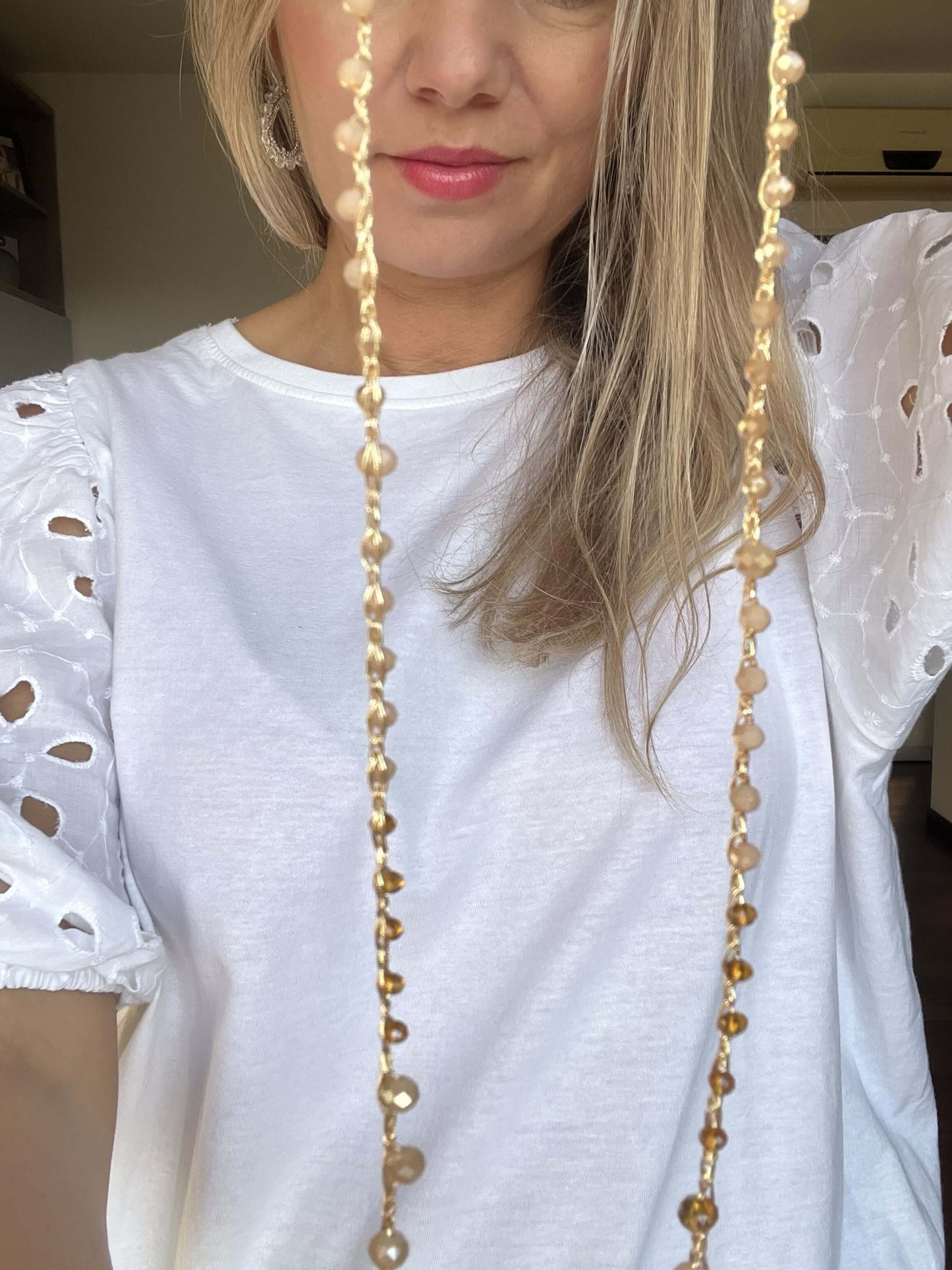 Soleil Bloom, collana boho chic dorata che illumina ogni look. Handmade, leggera e perfetta per pelli sensibili.