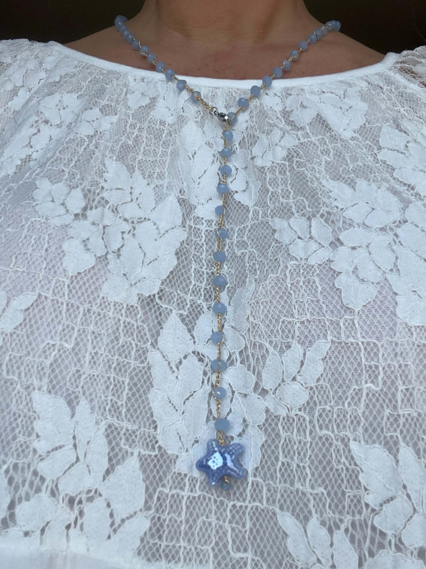  Collana boho azzurro polvere con stella ceramica e cristalli. Eleganza soft, anche come bracciale.