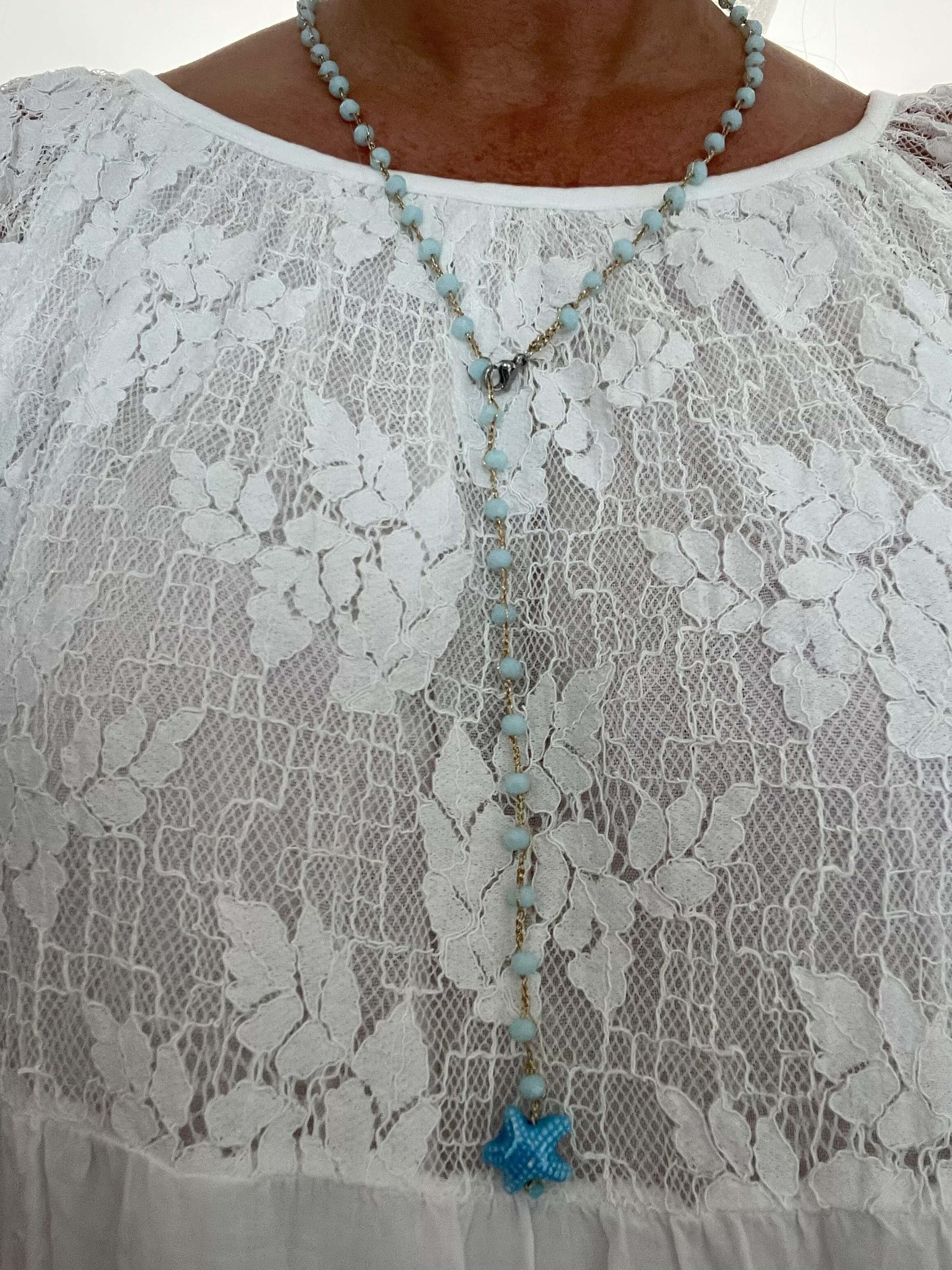 Collana boho celeste con stella in ceramica e cristalli. Fresca e versatile, perfetta anche come bracciale.