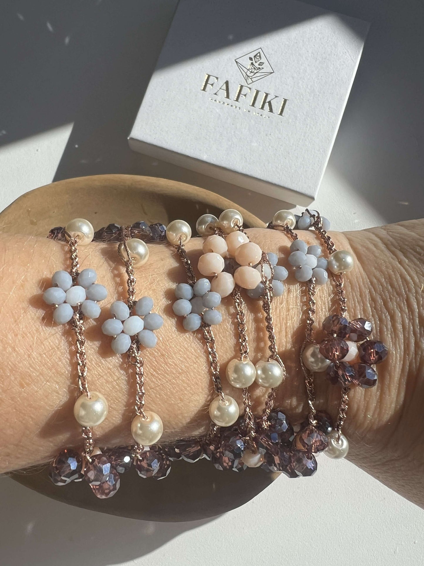 Collana handmade Viola Cenere in crochet con perle viola e grigio. Anallergica, senza metallo e senza chiusura, boho chic e versatile.