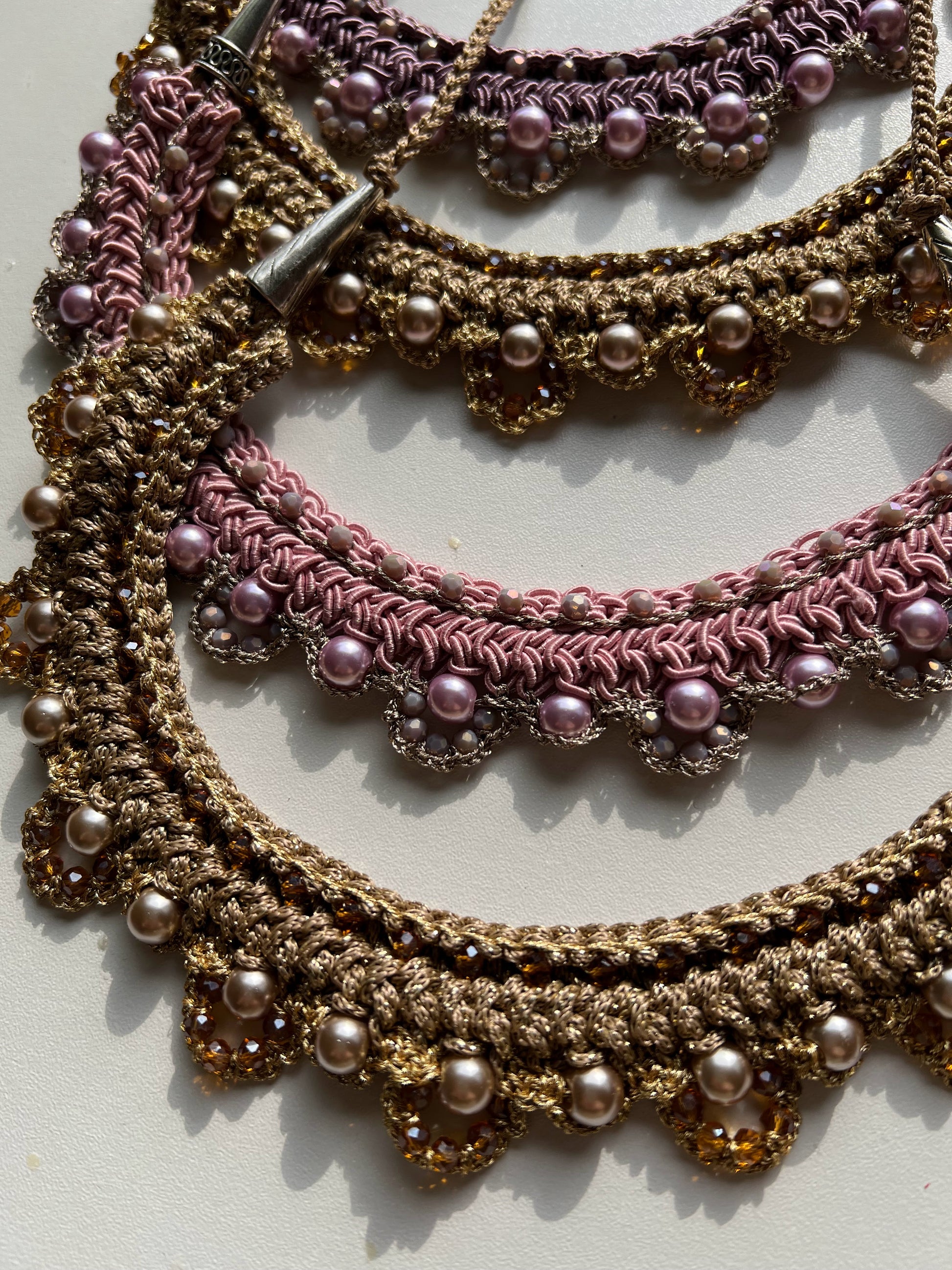 Collier Aurora Boreale: eleganza naturale e stile sofisticato. Ideale per eventi speciali, esalta il tuo look con il tuo colore preferito