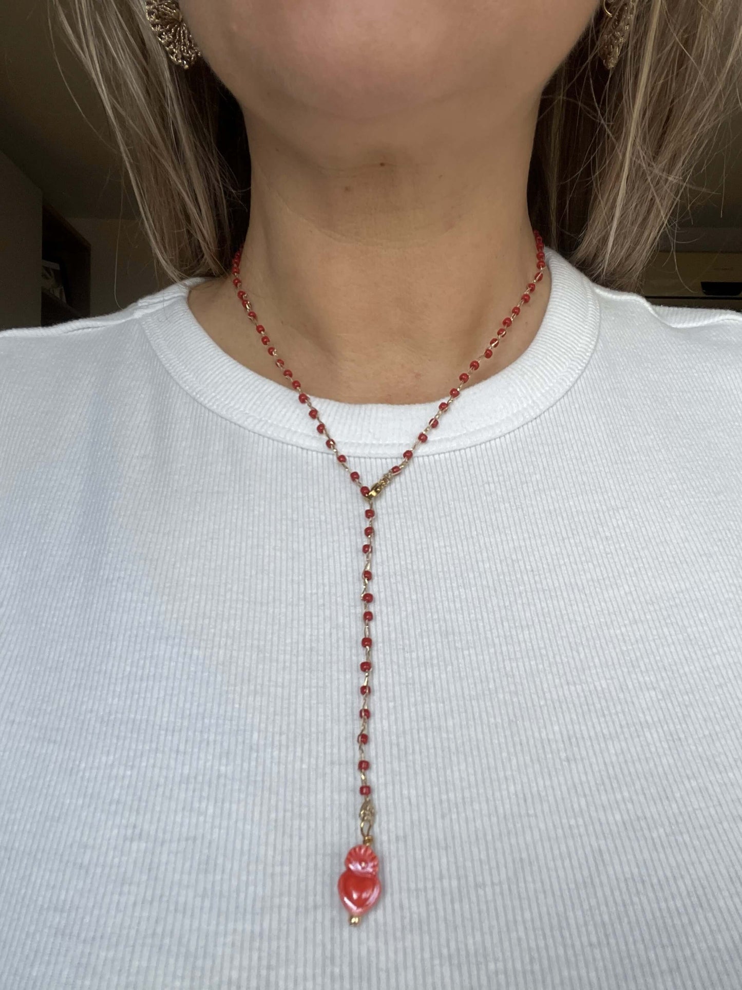 Collana semplice e simbolica con cuore sacro. Realizzata a mano, leggera e perfetta anche per la primavera.