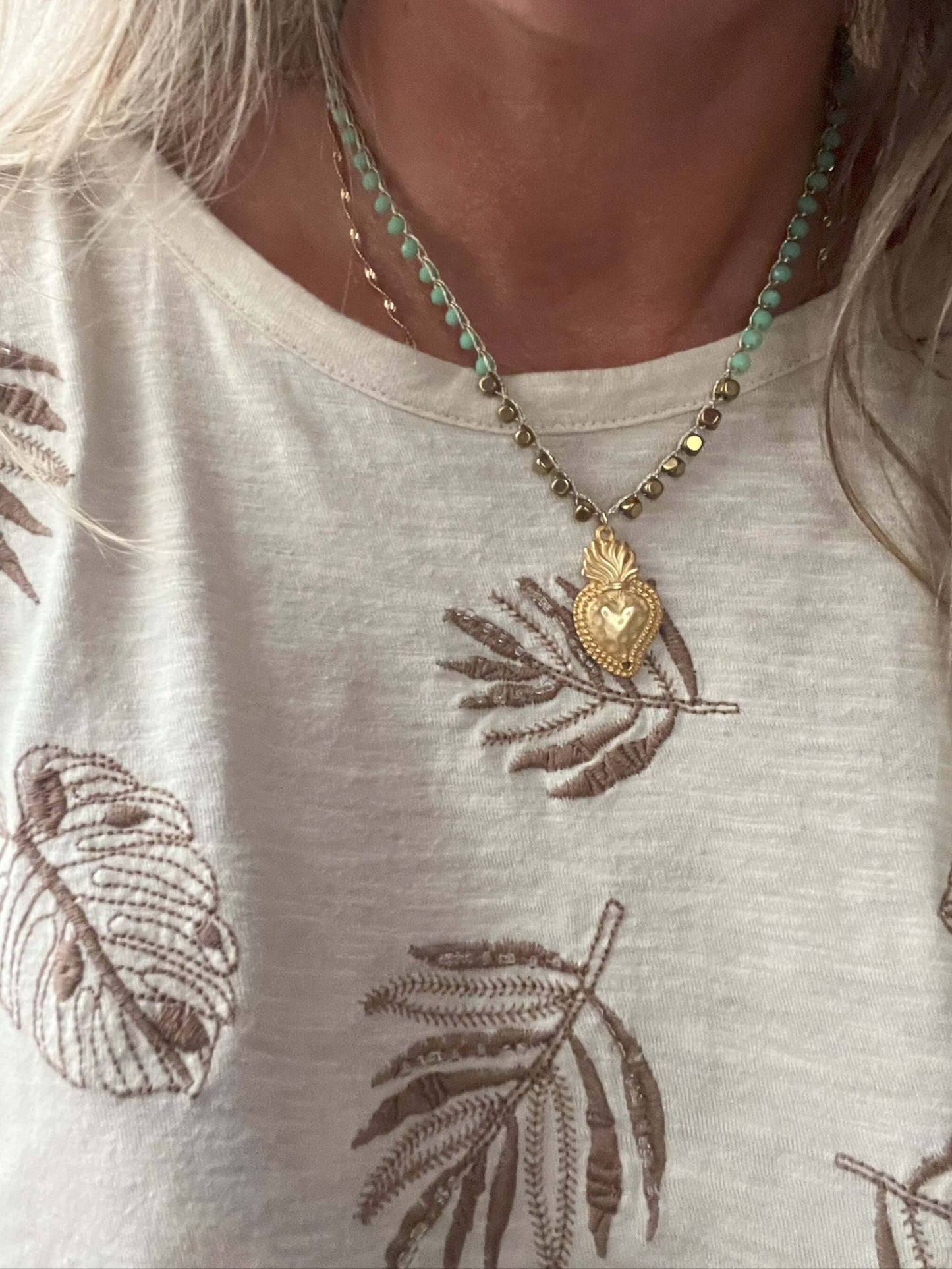 collana cuore sacro con cristalli ed ematite stile boho