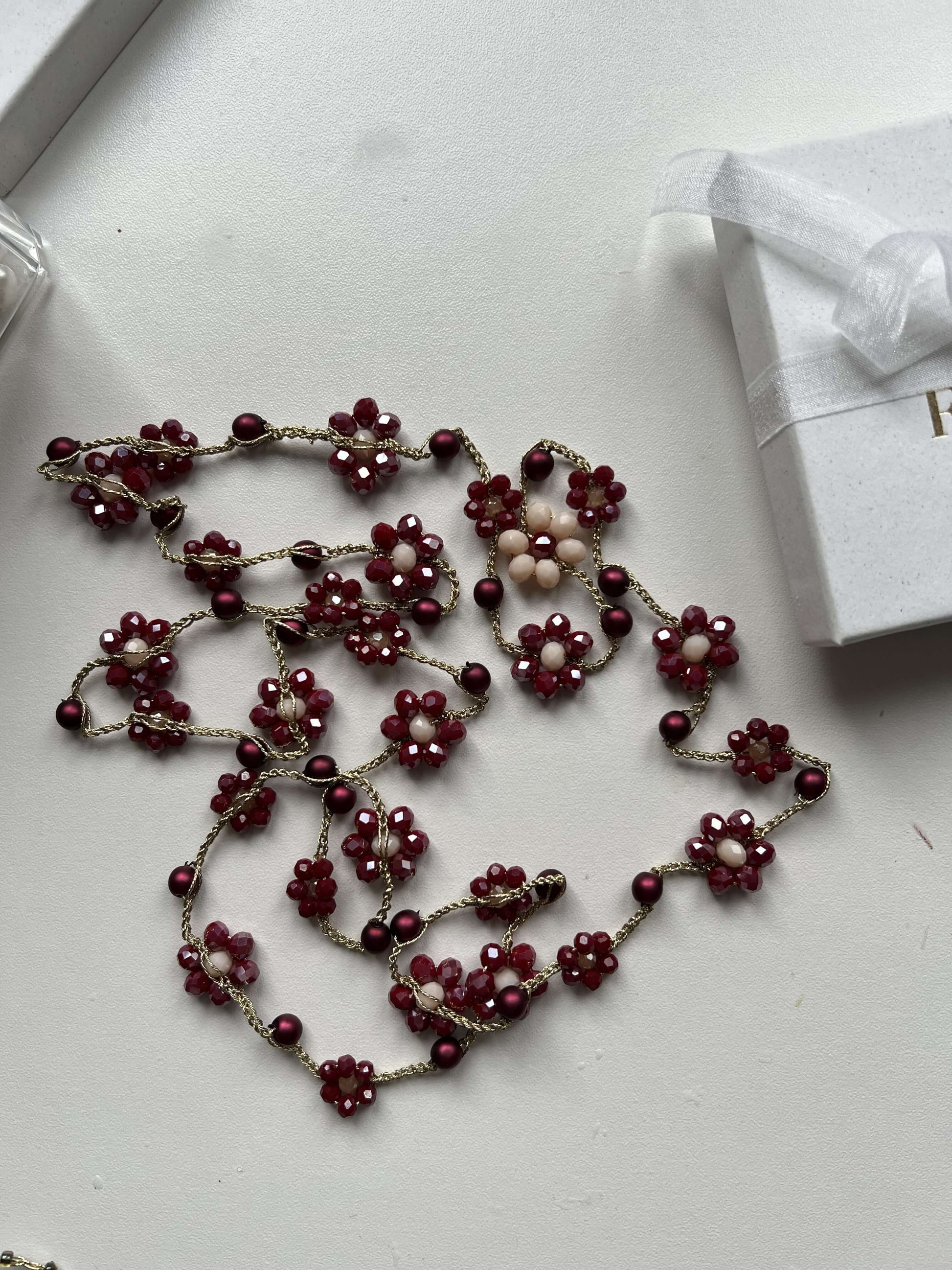 Collana crochet bordò artigianale, fatta a mano, senza metallo, anallergica, regalo elegante per donna