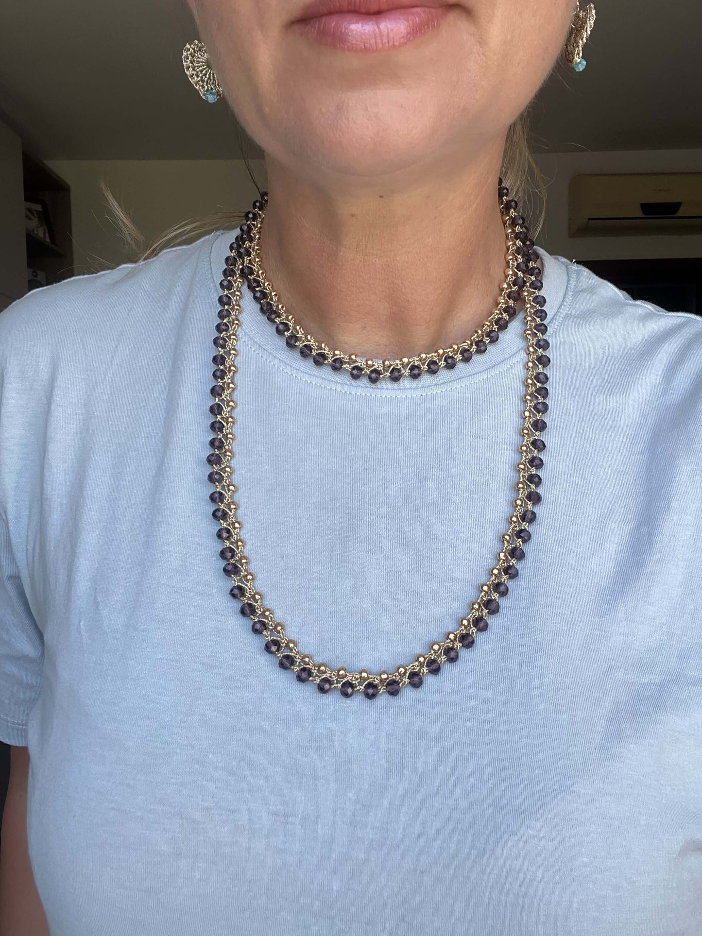Collana dorata lunga Gemini da donna, design minimal e versatile. Ideale per outfit eleganti, casual e layering trendy.