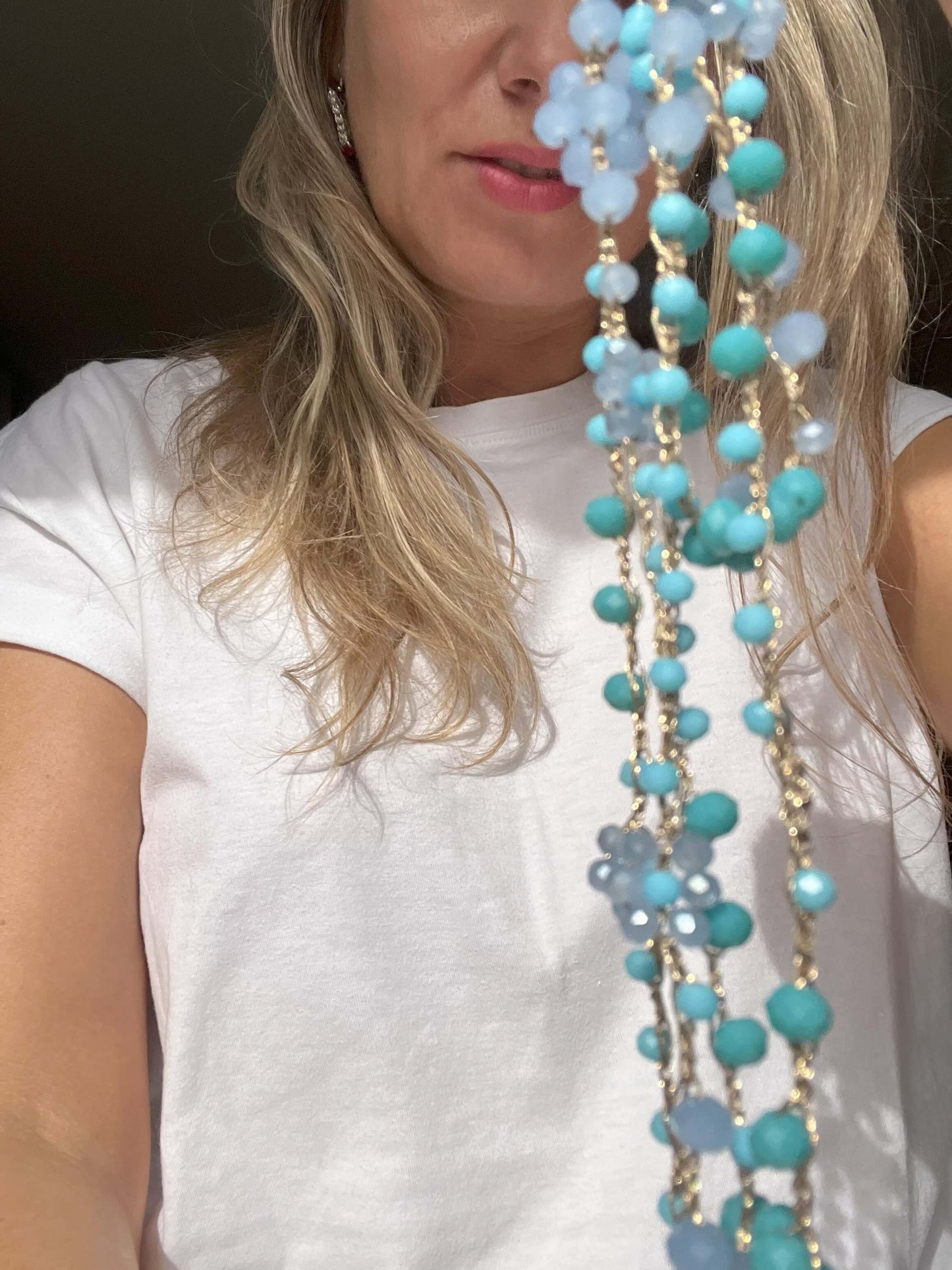 Giardino Azzurro: collana minimal e floreale, anallergica, senza chiusura, ideale per chi ama la bellezza autentica e naturale