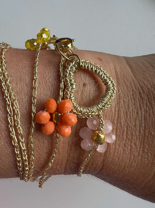 bracciale con fiori colorati intrecciato a mano