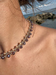 Collana boho chic in cristalli e Toho giapponesi, realizzata a mano. Girocollo versatile e luminoso, ideale per ogni look.