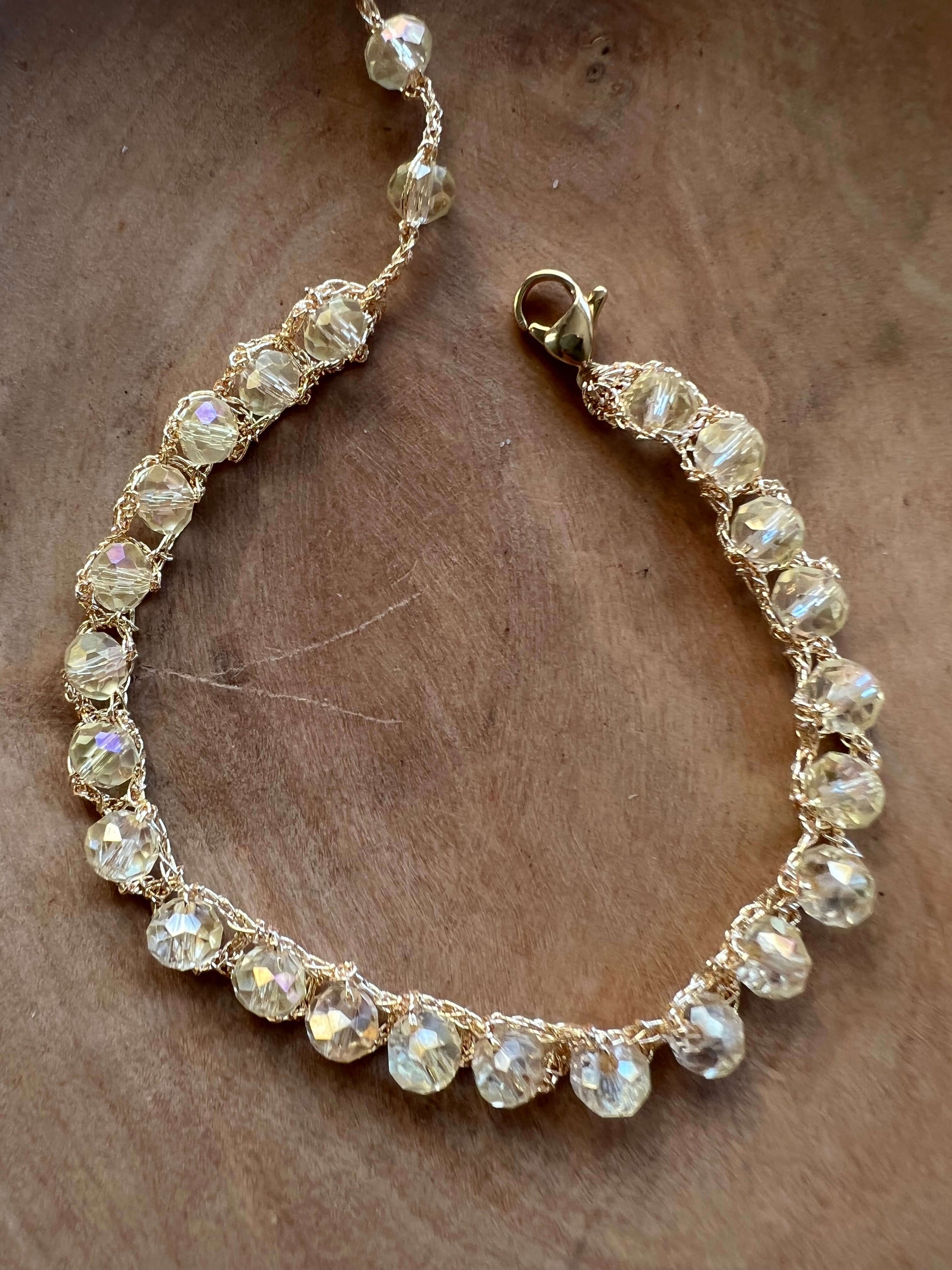 Handmade crochet bracelet with crystals and gold thread, lightweight and comfortable, adjustable 17–20 cm.