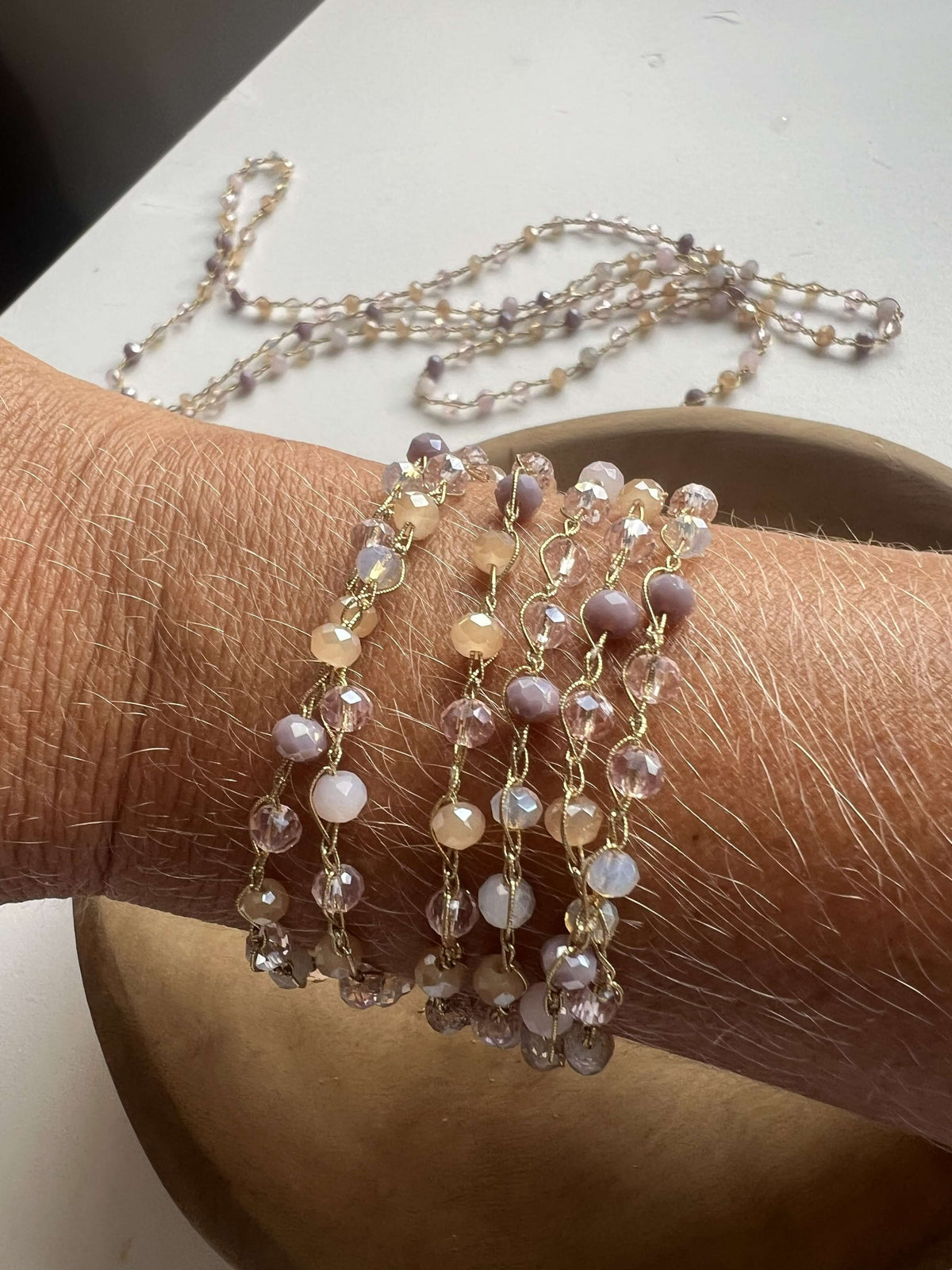collana luce indossata come il bracciale multi giro 