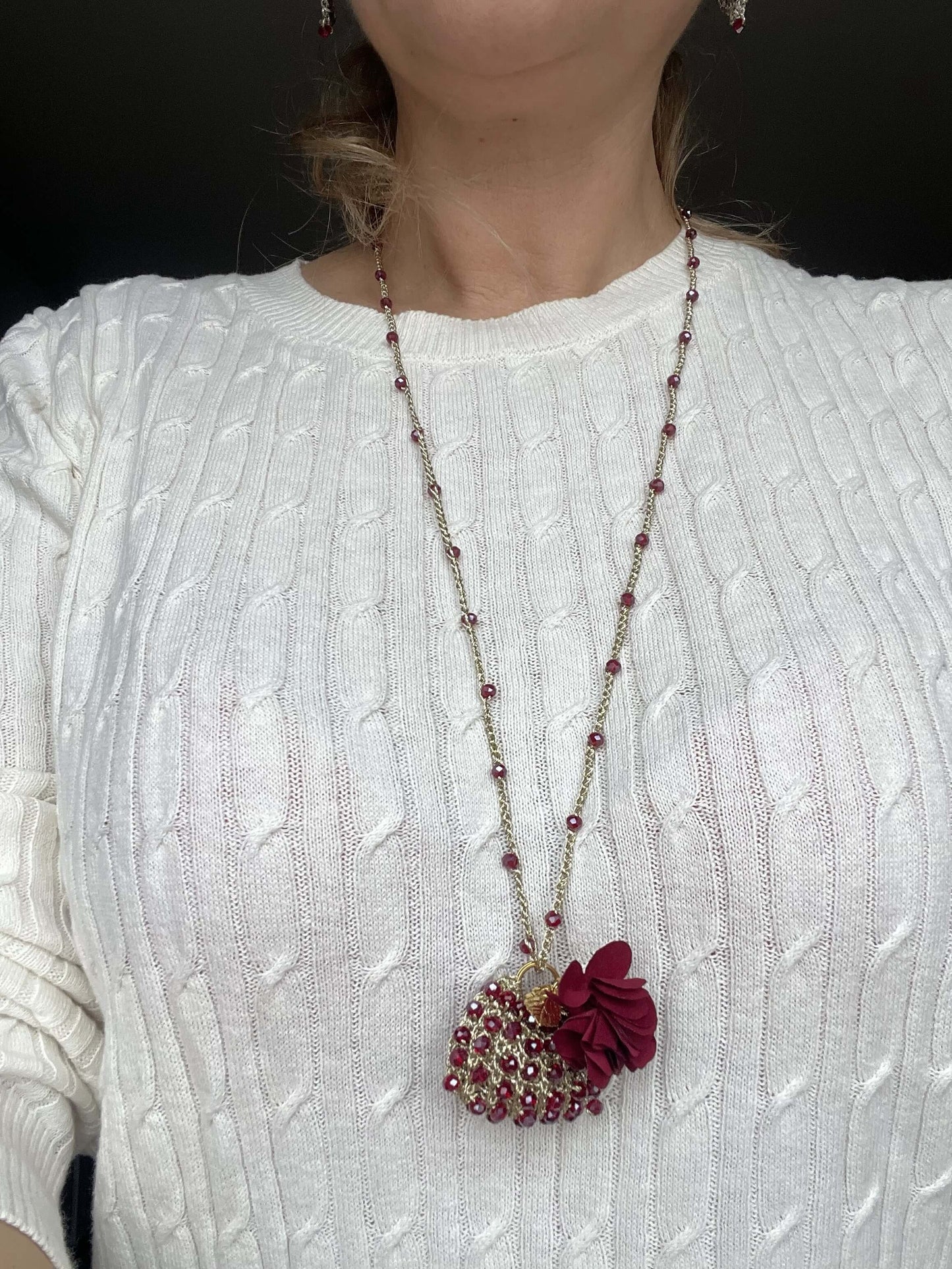 la collana con minibag color melograno 