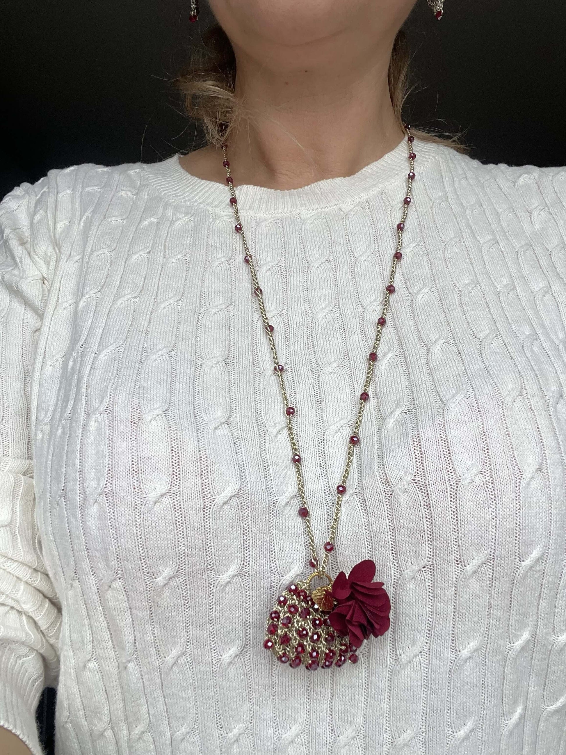 la collana con minibag color melograno 