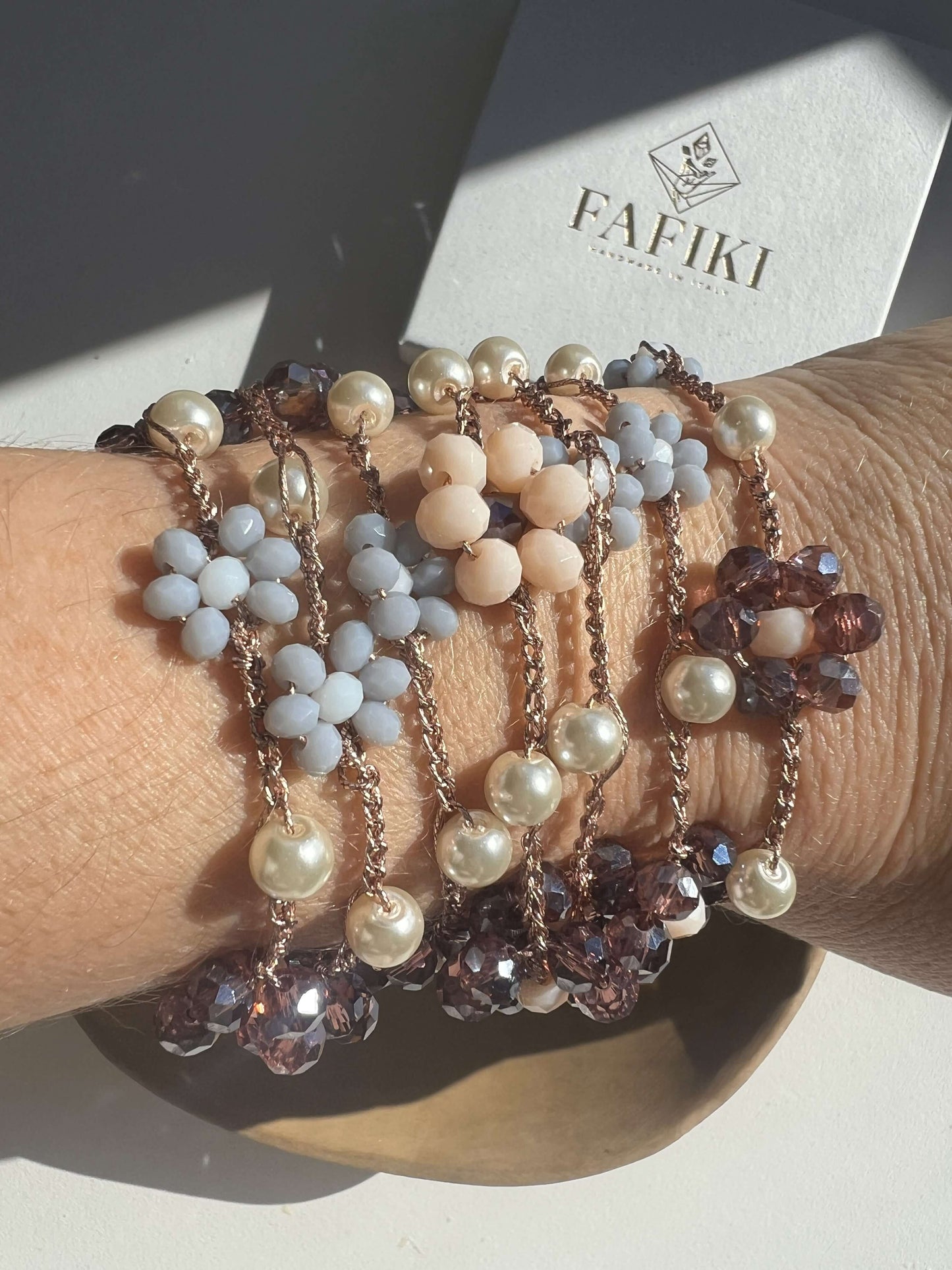 Viola Cenere: collana crochet artigianale, perle viola e grigio, leggera, anallergica, senza metallo e senza chiusura, perfetta da indossare a più giri.