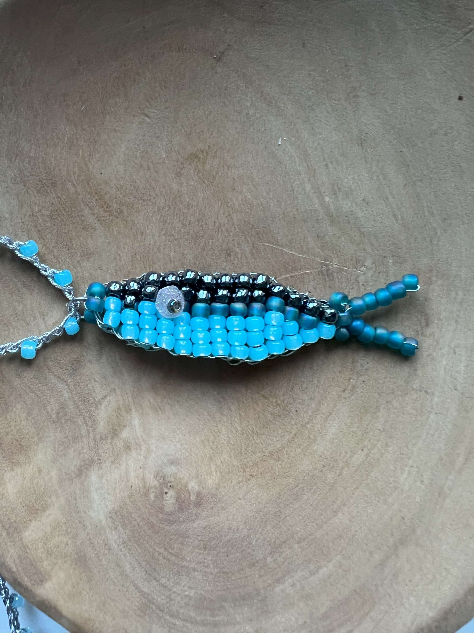  Un regalo unico! Collana con ciondolo pesce fatto a mano, simbolo di fortuna e stile. 