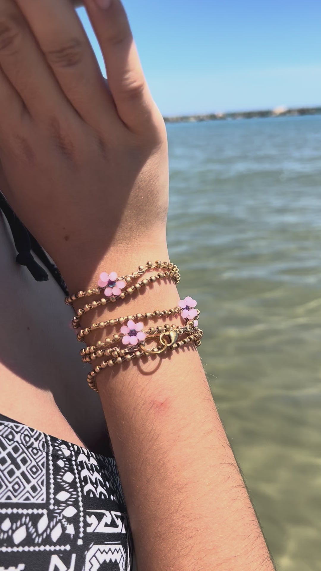 Limited drop 🌸 Summer Flower: il tuo nuovo must-have estivo è online ora.