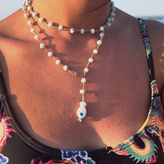 Collana lunga boho chic con pesciolino azzurro, regolabile e trasformabile in girocollo o bracciale multi giro 